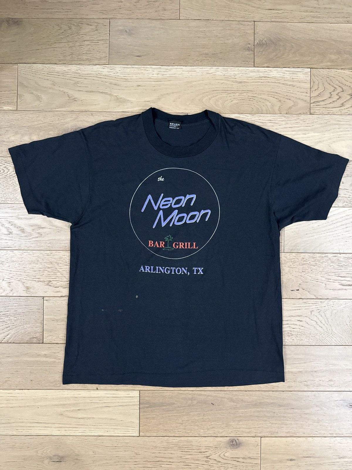 Other Vintage 90s Neon Moon Bar Grill Single Stitch T Shirt Black Size US XL / EU 56 / 4 - 1 Thumbnail