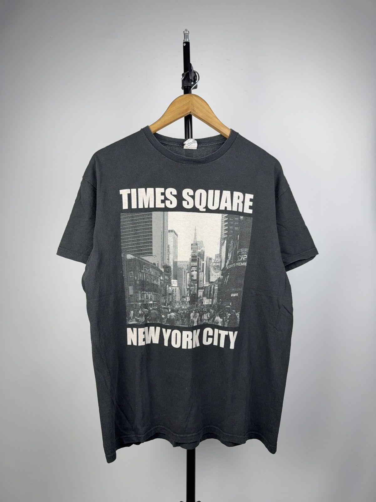 Vintage Vintage 00s Times Square NYC Graphic Tee Y2K Big Logo Style Size US L / EU 52-54 / 3 - 1 Thumbnail
