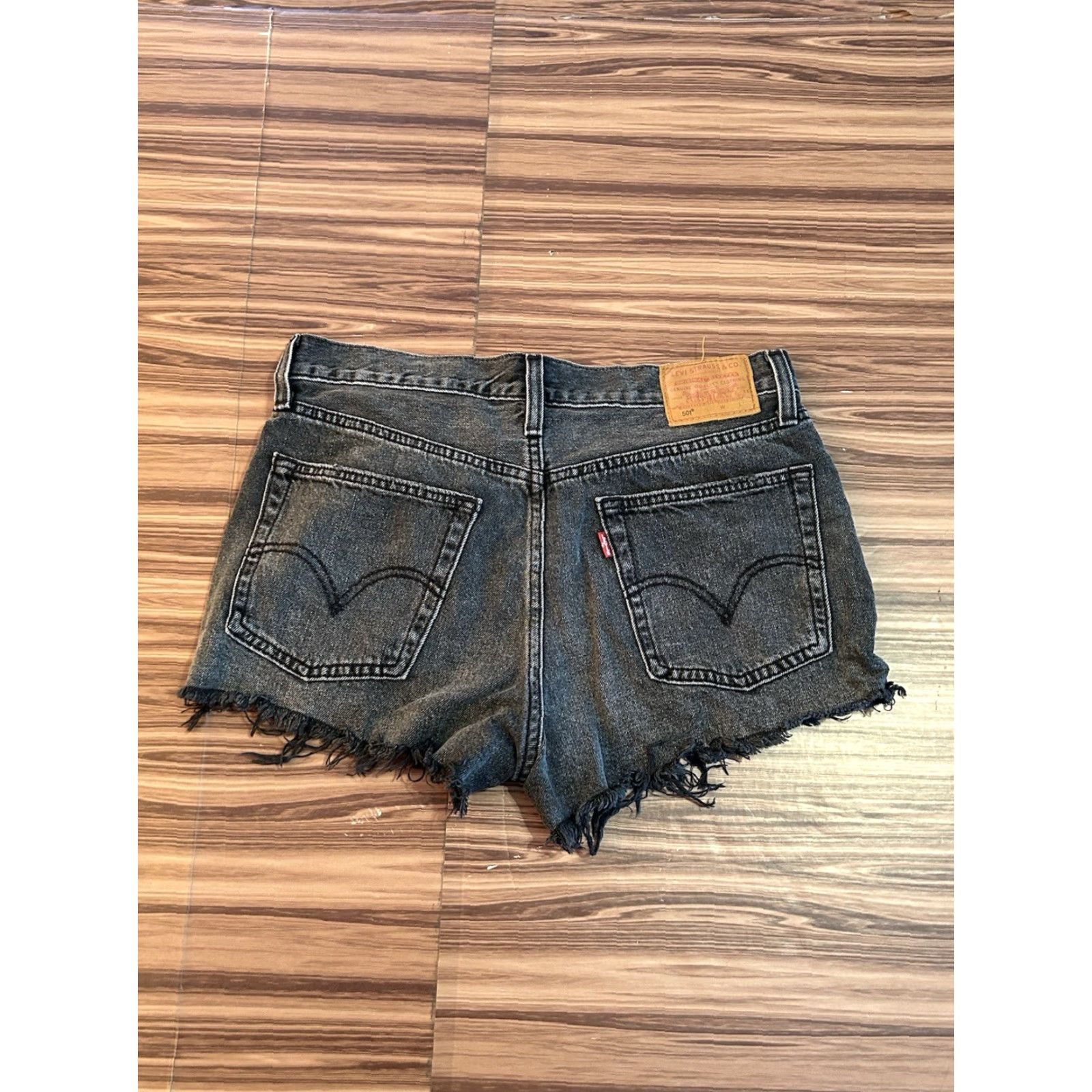 Levi's Levi's 501 Button Fly Jean Shorts Gray Denim Women's sz 27 Casual Shirt Sportswear? Size 27" / US 4 / IT 40 - 2 Thumbnail