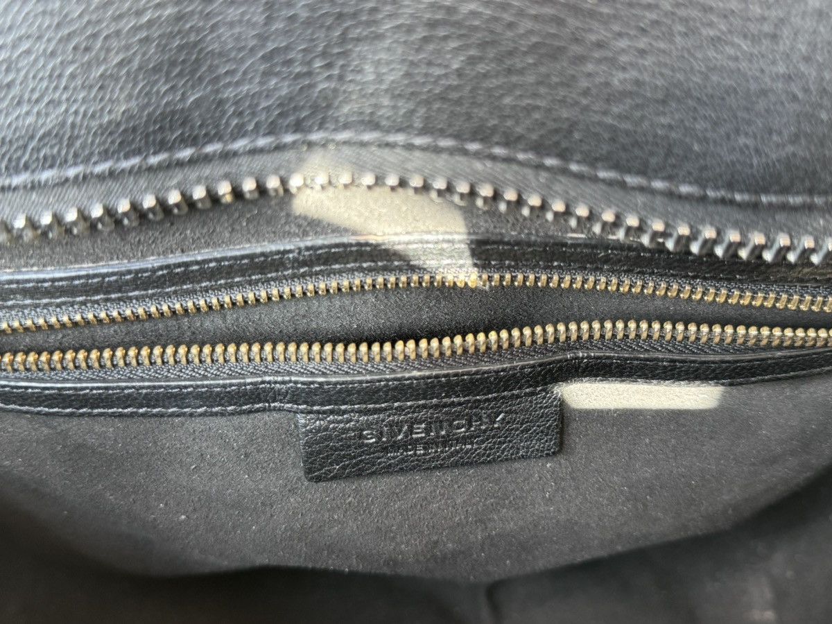Givenchy Stunning Givenchy shoulder bag like new Size ONE SIZE - 8 Thumbnail