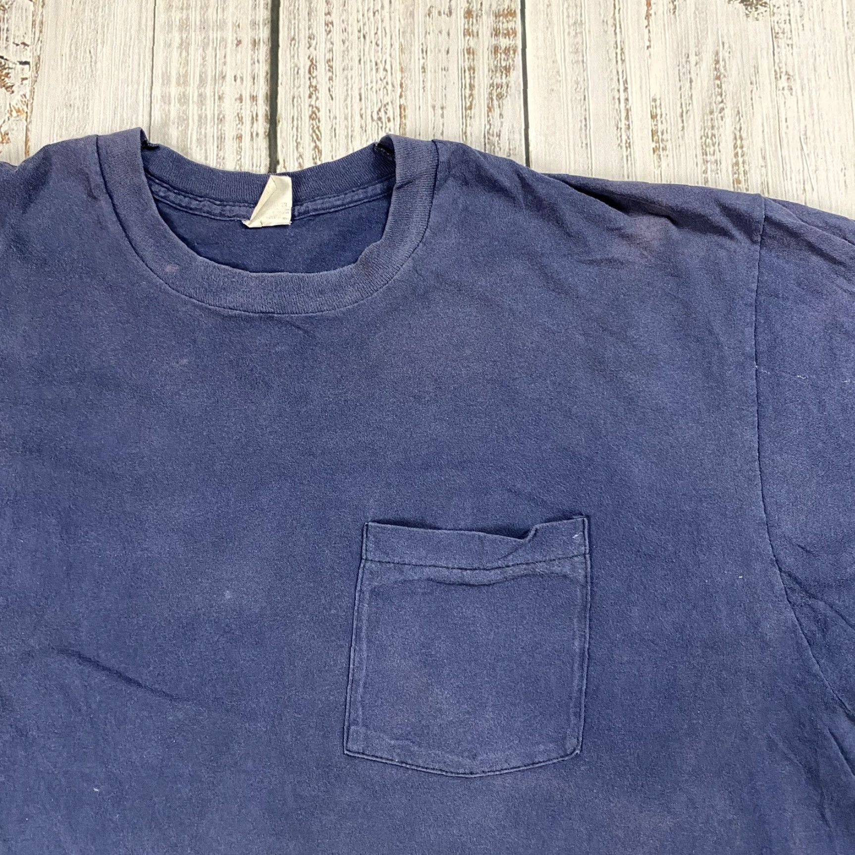 Fruit Of The Loom VINTAGE 1980s Fruit of the Loom Pocket T-Shirt Men’s XXXL Short Sleeve Navy Blue Cotton Blend Fade distressed Beach Sportswear Size US XXL / EU 58 / 5 - 2 Thumbnail
