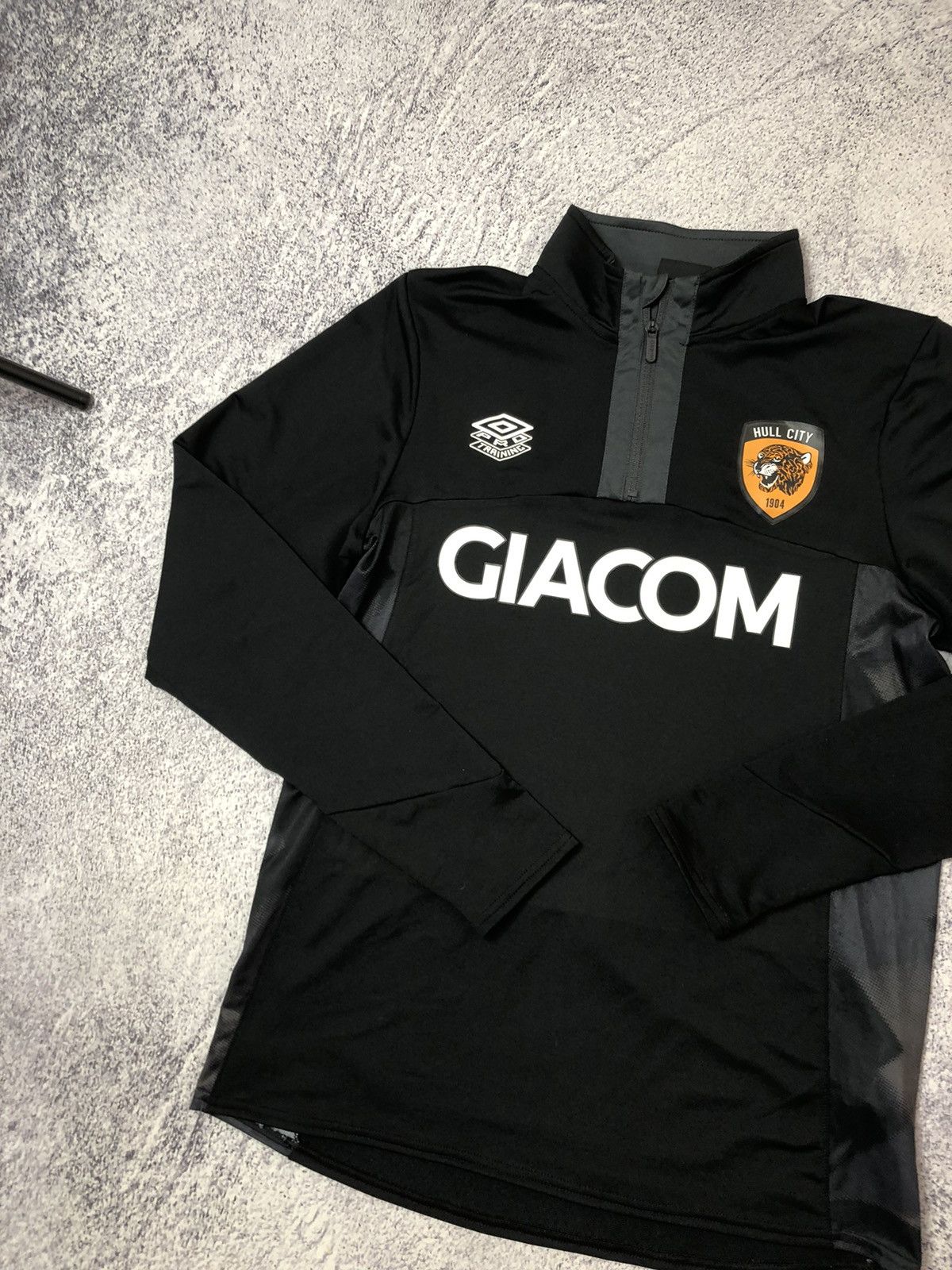 Umbro Men’s soccer jersey Hull City Umbro size M Size US M / EU 48-50 / 2 - 3 Thumbnail