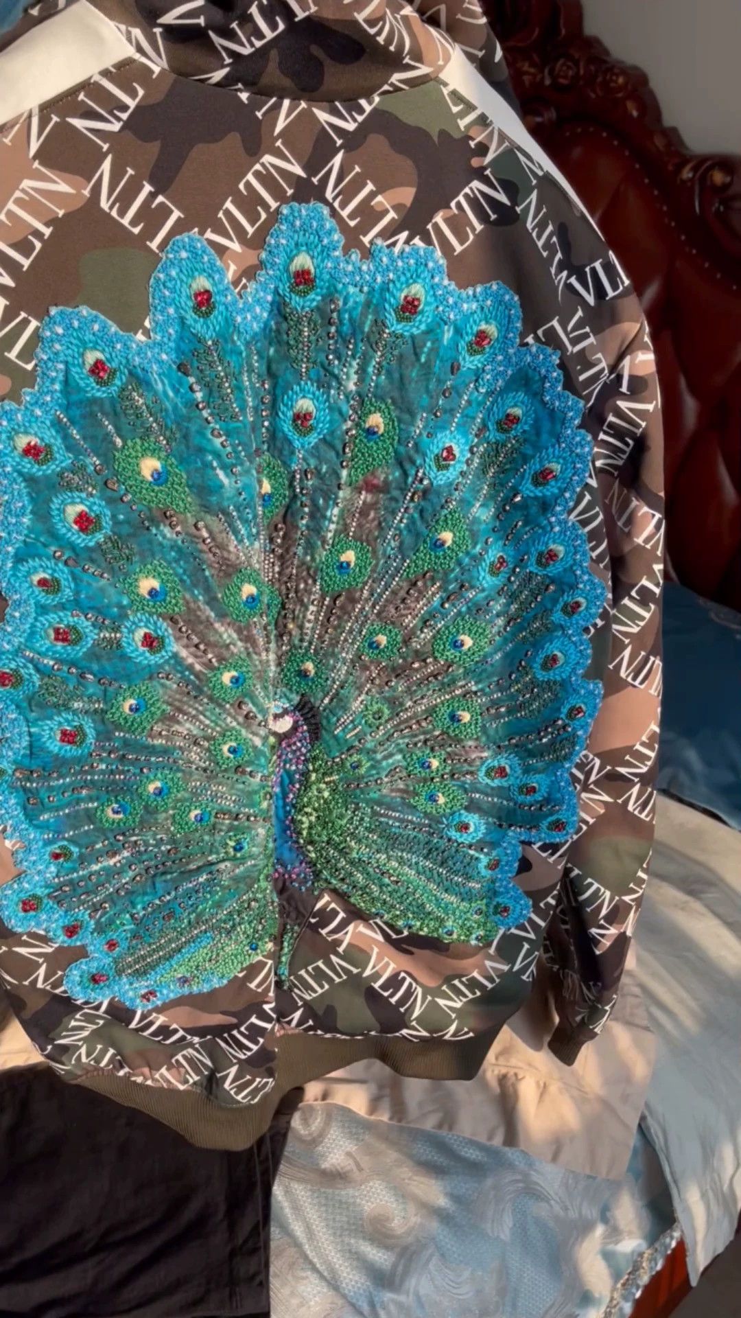 Valentino Valentino Runway Logo Peacock Beaded M 185/96A Jacket Size US M / EU 48-50 / 2 - 1 Thumbnail