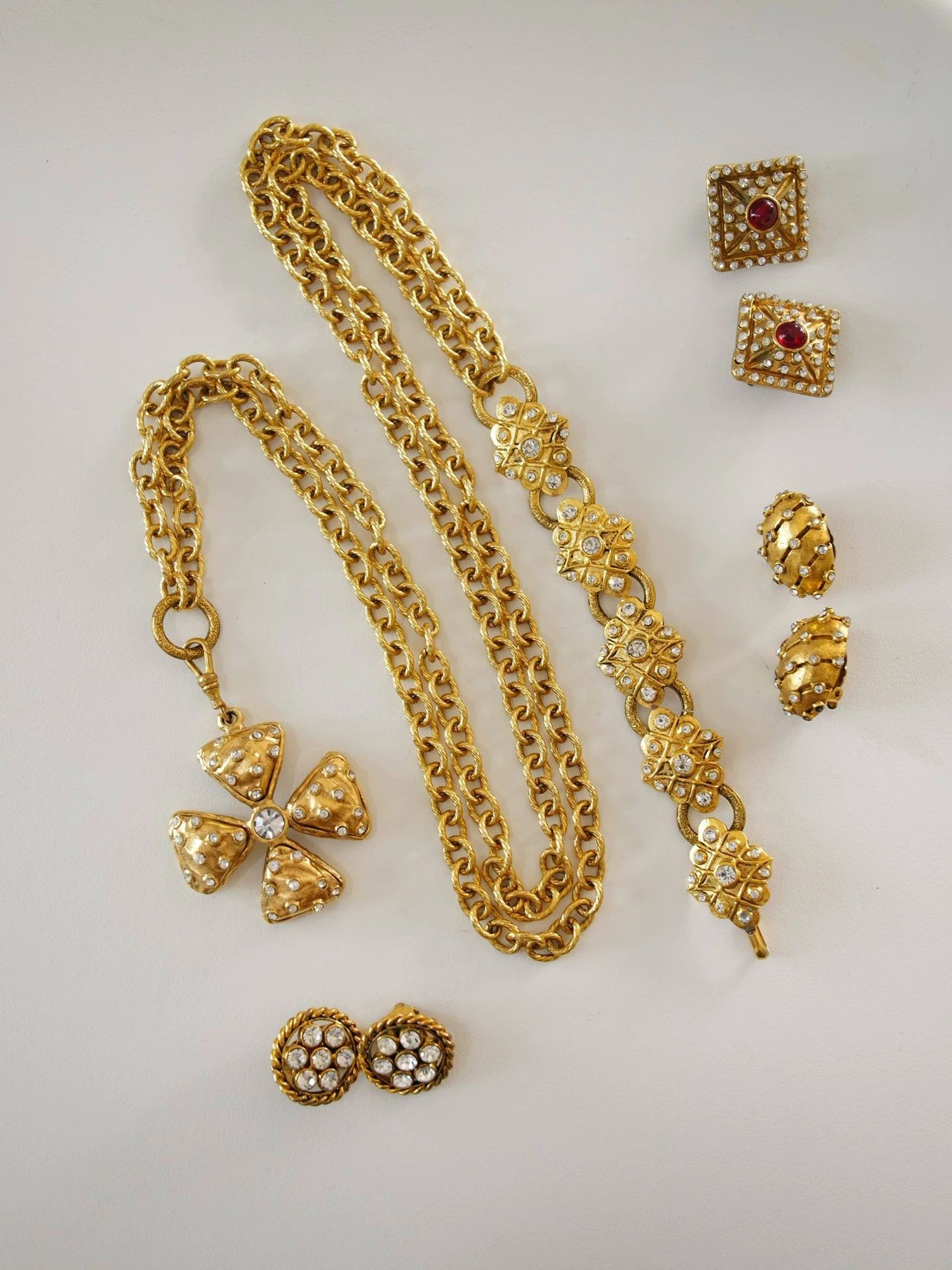 Chanel Chanel Vintage Crystal Ear Clips Thick Gold Plated Copper Tone Size ONE SIZE - 9 Thumbnail