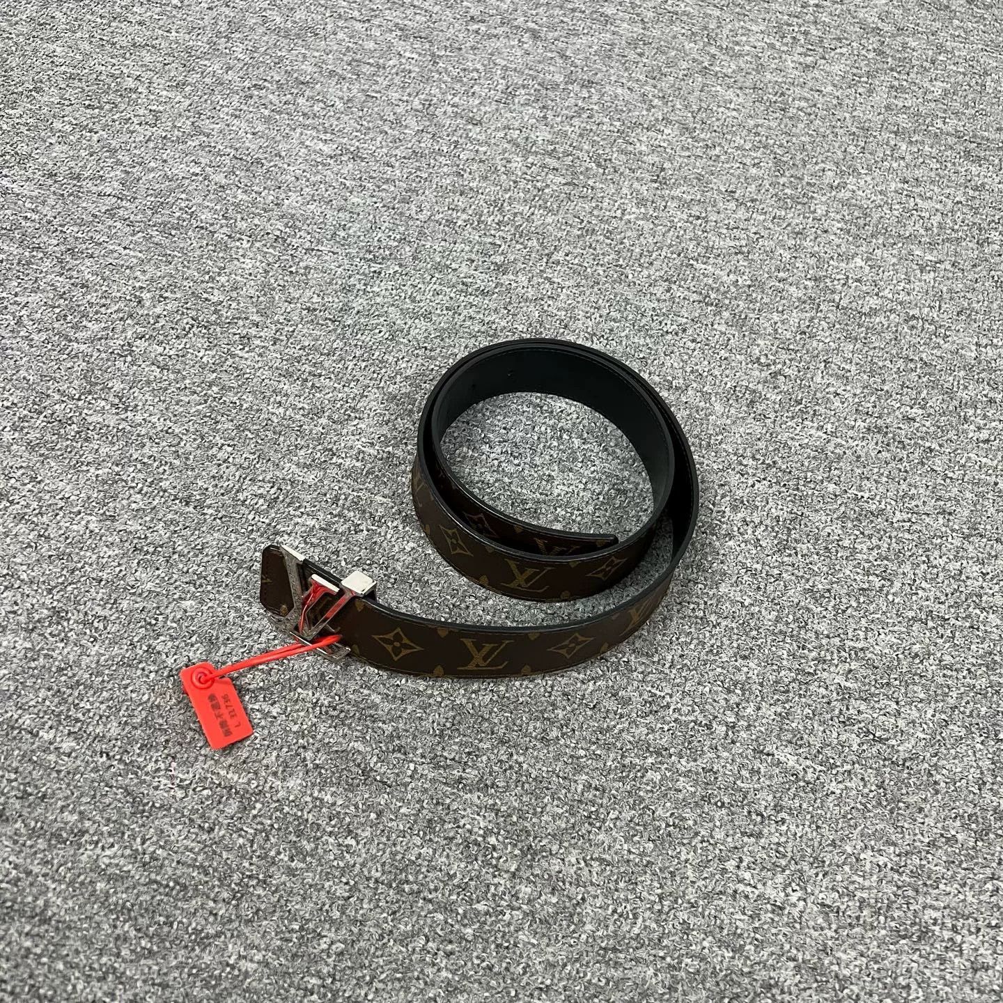 Louis Vuitton louis vuitton monogram belt with silver buckle Size ONE SIZE - 1 Preview