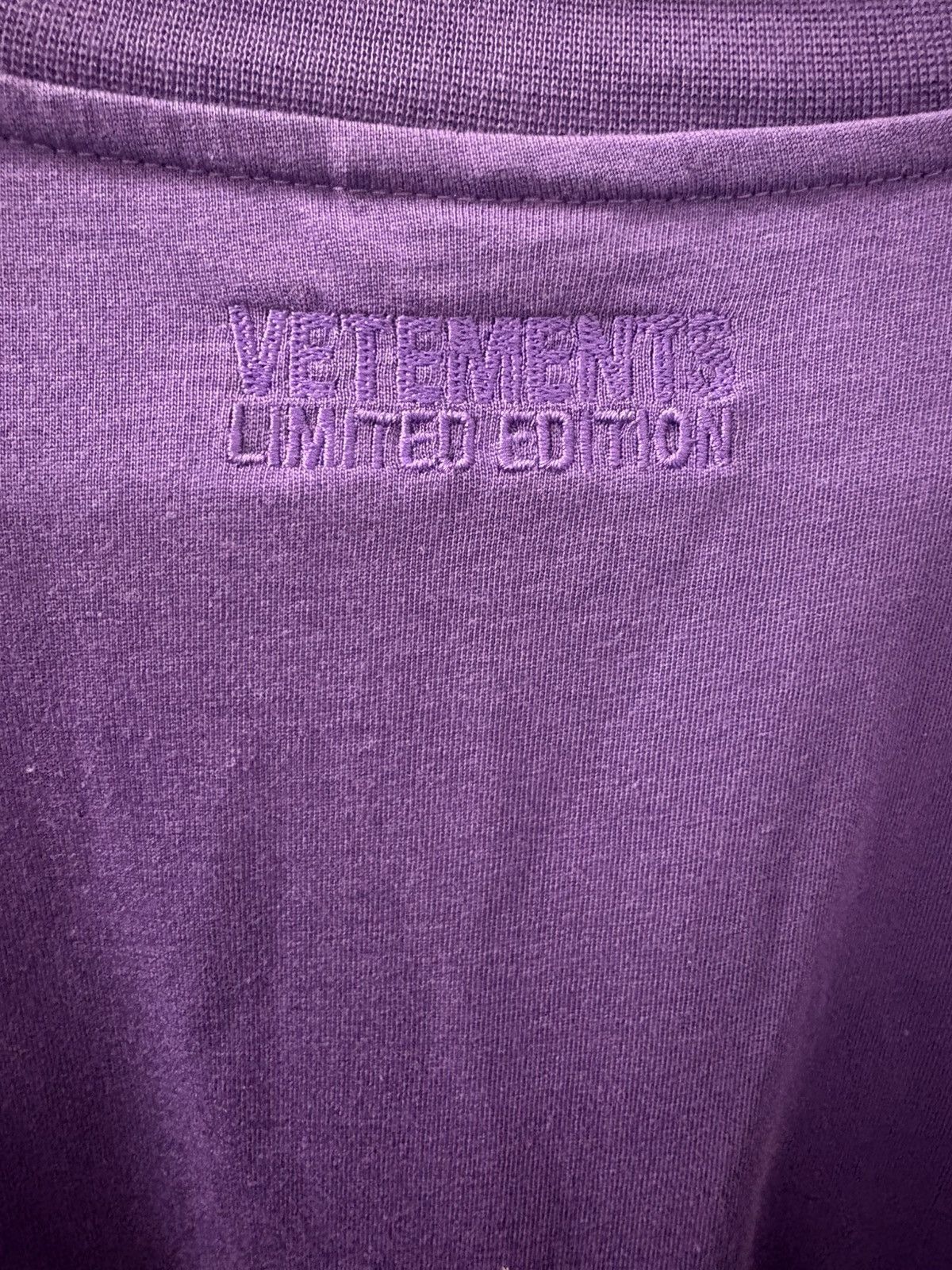 Vetements Purple Vetements Cursive Logo Tee Size US XL / EU 56 / 4 - 3 Thumbnail