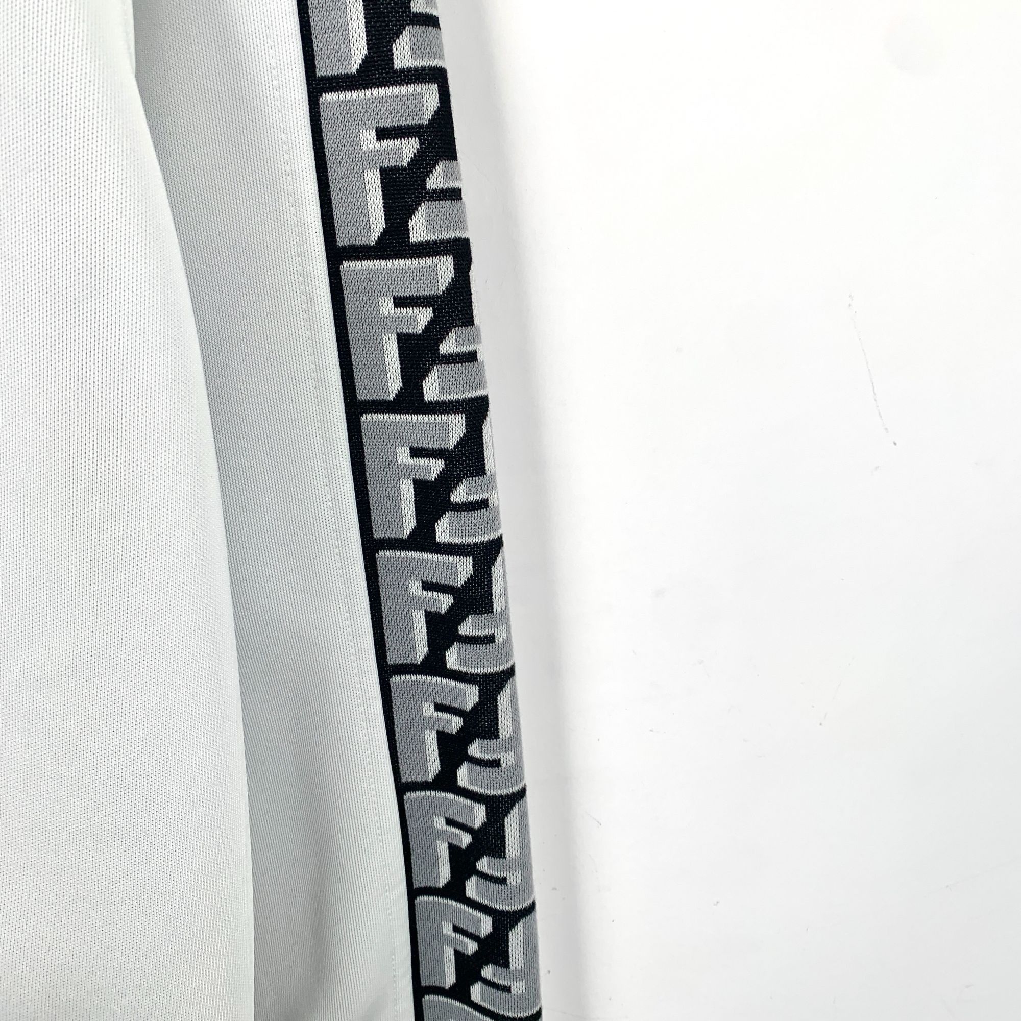 Fendi Fendi White Side Logo Intarsia Cotton Crewneck Sweatshirt (S Size US XS / EU 42 / 0 - 6 Thumbnail