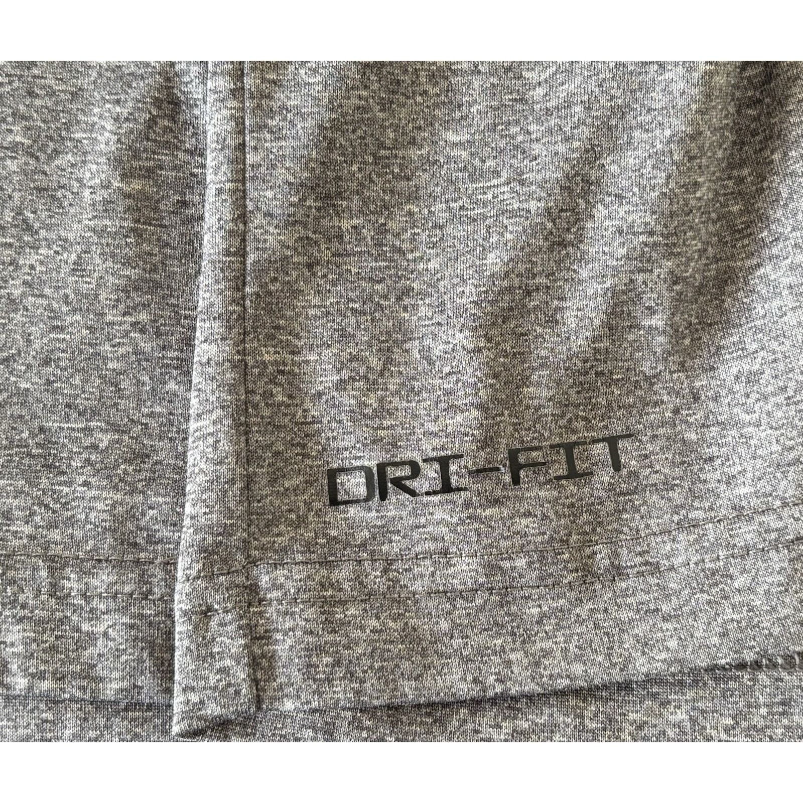 Nike Nike Dri-Fit Youth Large Gray Graphic T-Shirt Boys L Size US L / EU 52-54 / 3 - 6 Thumbnail