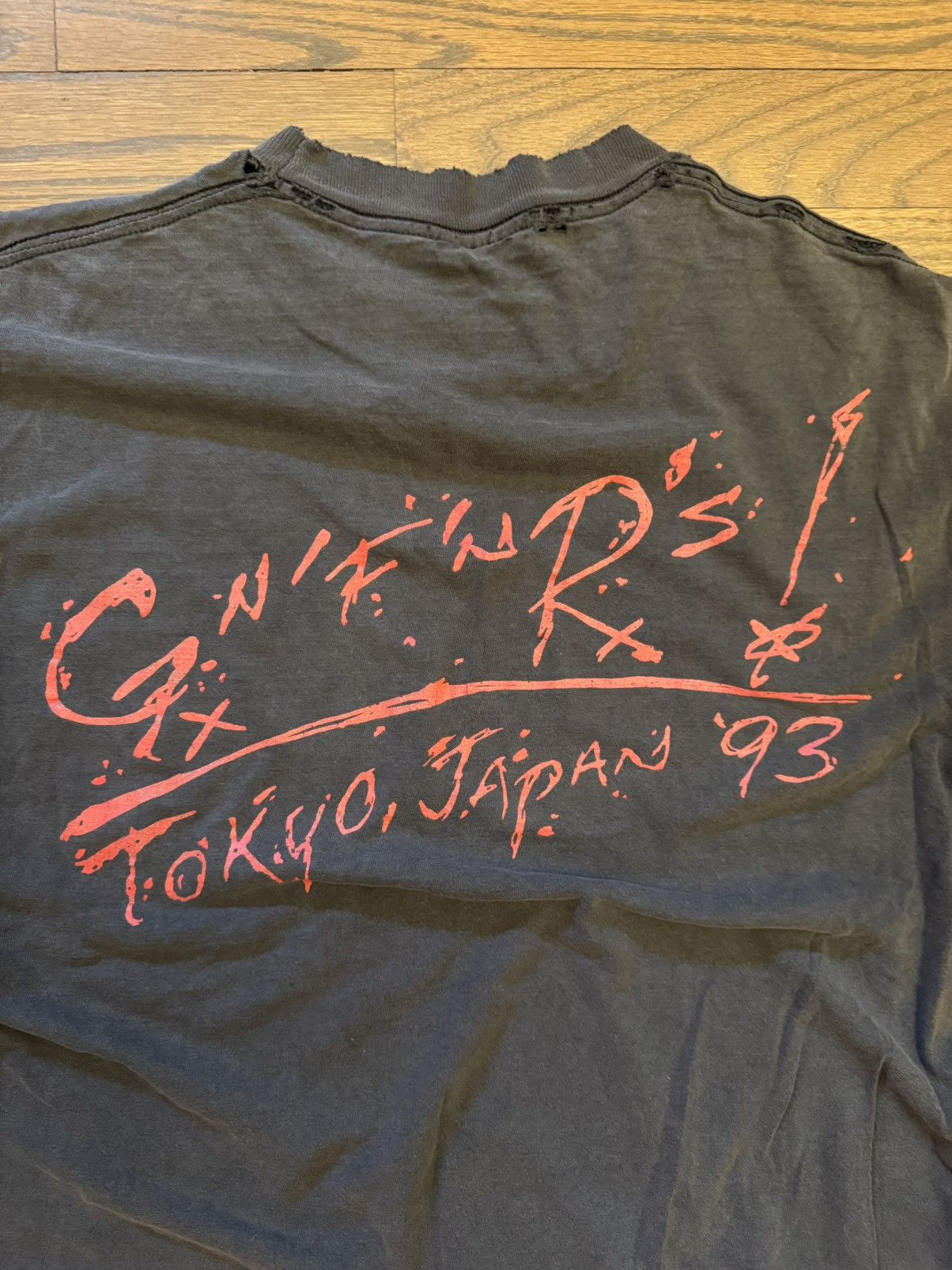 Band Tees Vintage Guns N’ Roses Japan ‘93 T-Shirt Size US L / EU 52-54 / 3 - 4 Thumbnail