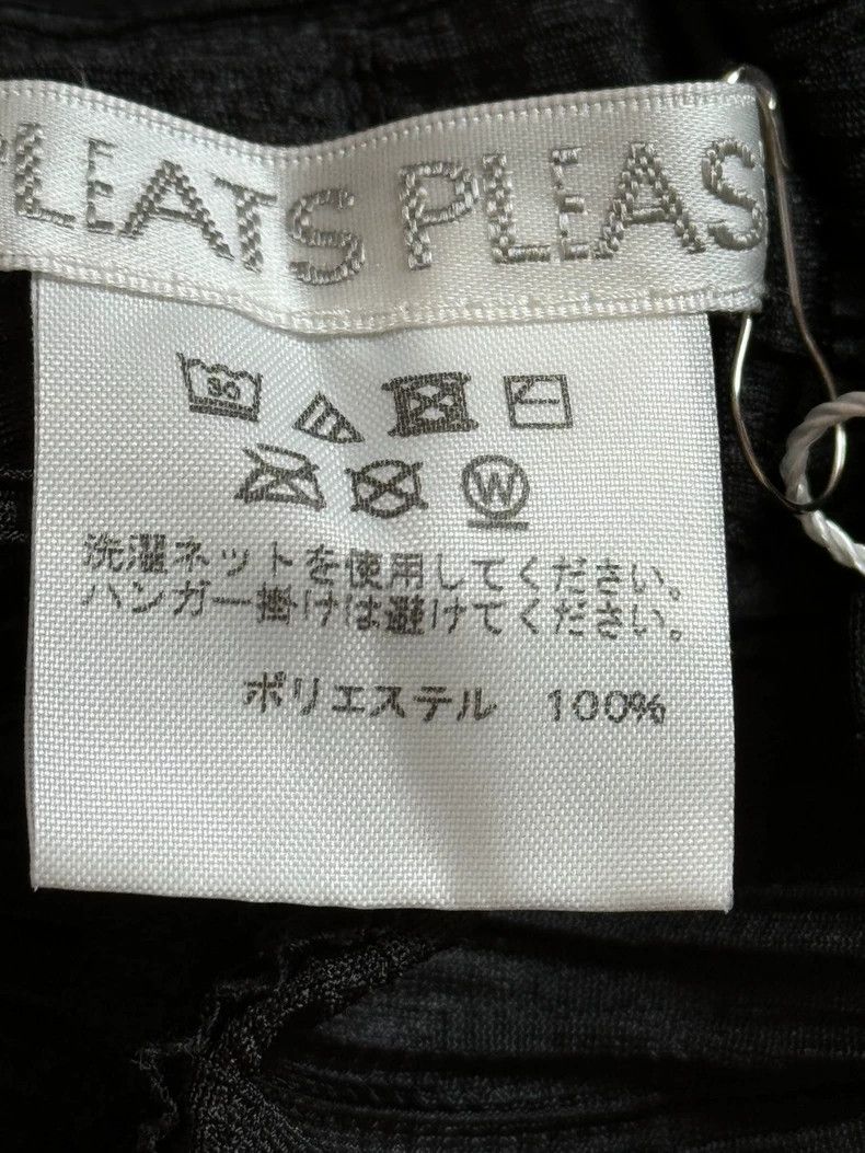 Issey Miyake Issey Miyake size:3 Black pleated skirt Size 22" - 3 Thumbnail