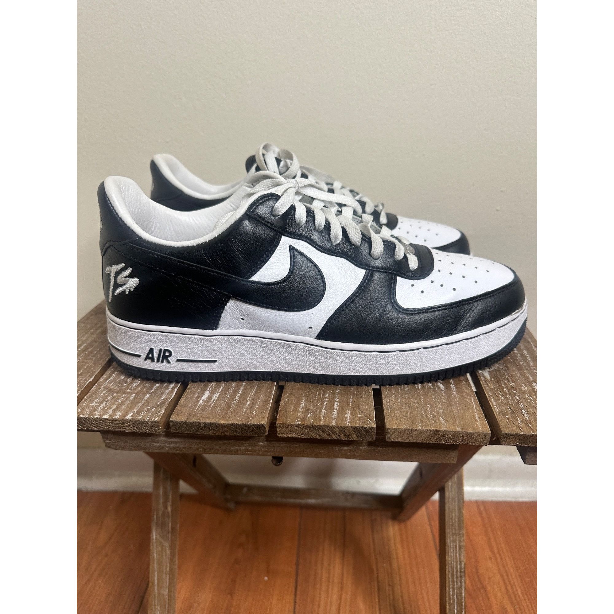 Nike Nike Airforce 1 Terror Squad Blackout Size US 12 / EU 45 - 1 Thumbnail