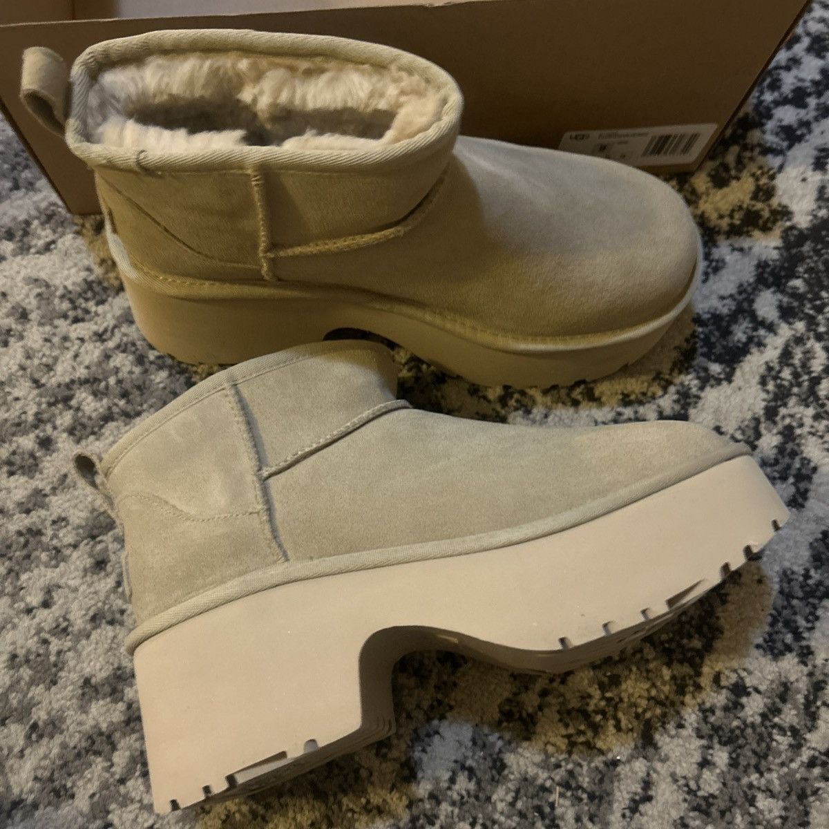 Ugg UGG Classic Ultra Mini New Heights Platform Boot MDSD Size US 9 / IT 39 - 3 Thumbnail