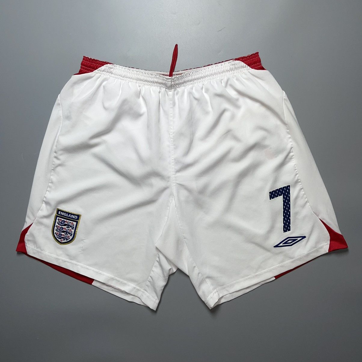 Umbro ENGLAND UMBRO 2006 WORLD CUP FOOTBALL AWAY SHORTS #7 BECKHAM Size US 40 / EU 56 - 1 Thumbnail