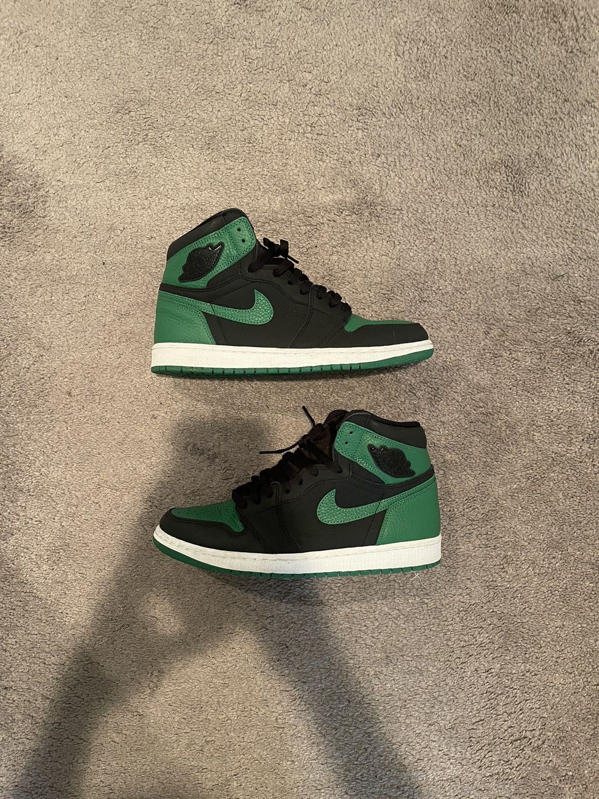 Jordan Brand Air Jordan 1 Retro High OG Pine Green 2.0 Size US 10.5 / EU 43-44 - 2 Thumbnail