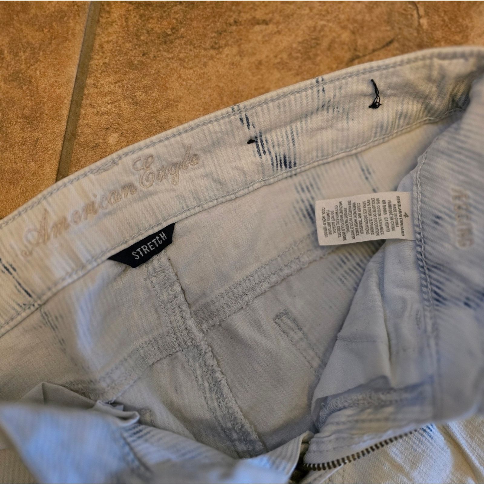 American Eagle Outfitters White Denim Lined | AEO | Distressed Jean Size 27" / US 4 / IT 40 - 3 Thumbnail