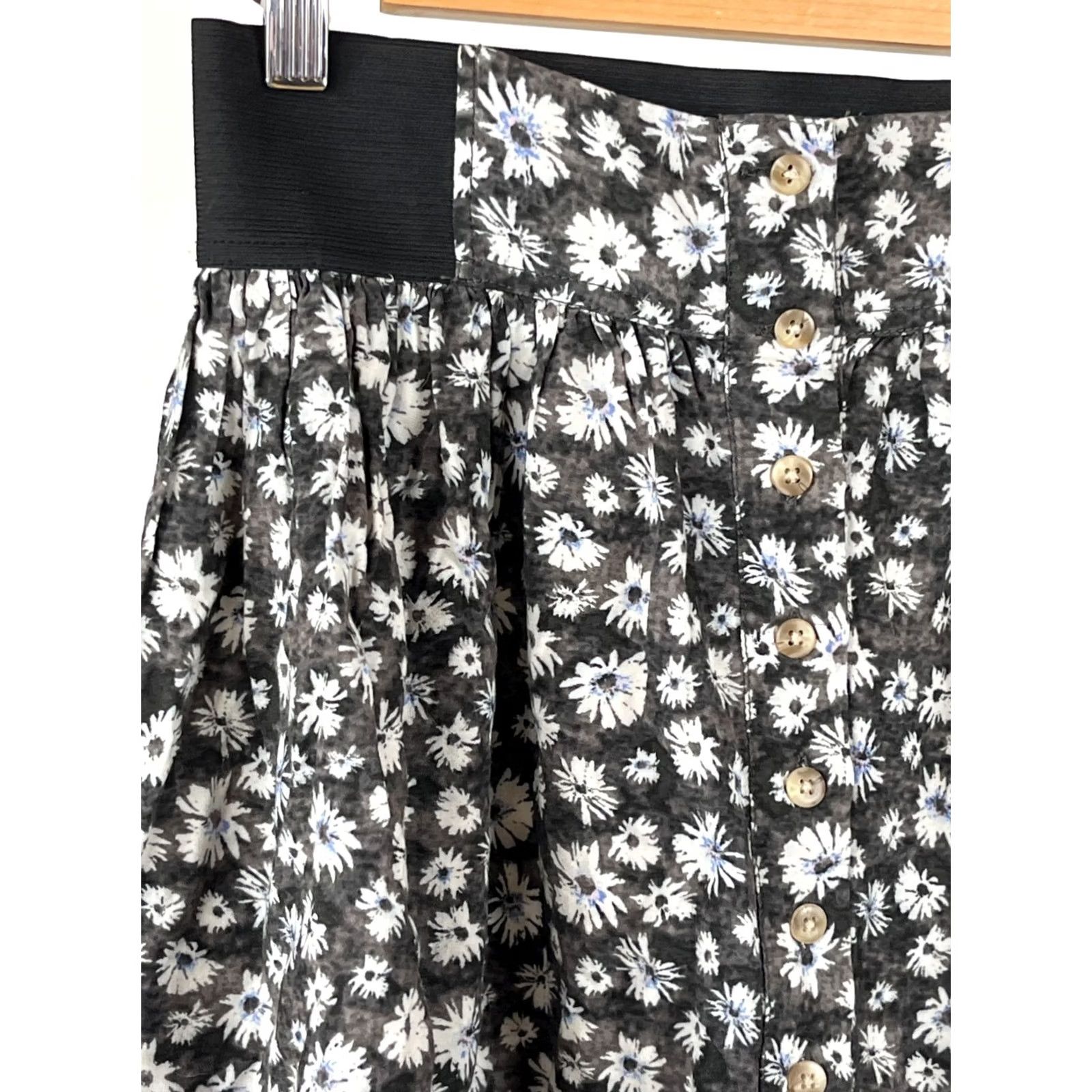 American Eagle Outfitters American Eagle Outfitters Skirt Womens Small Black Floral Button Front Short Mini Lined Size 28" / US 6 / IT 42 - 3 Thumbnail