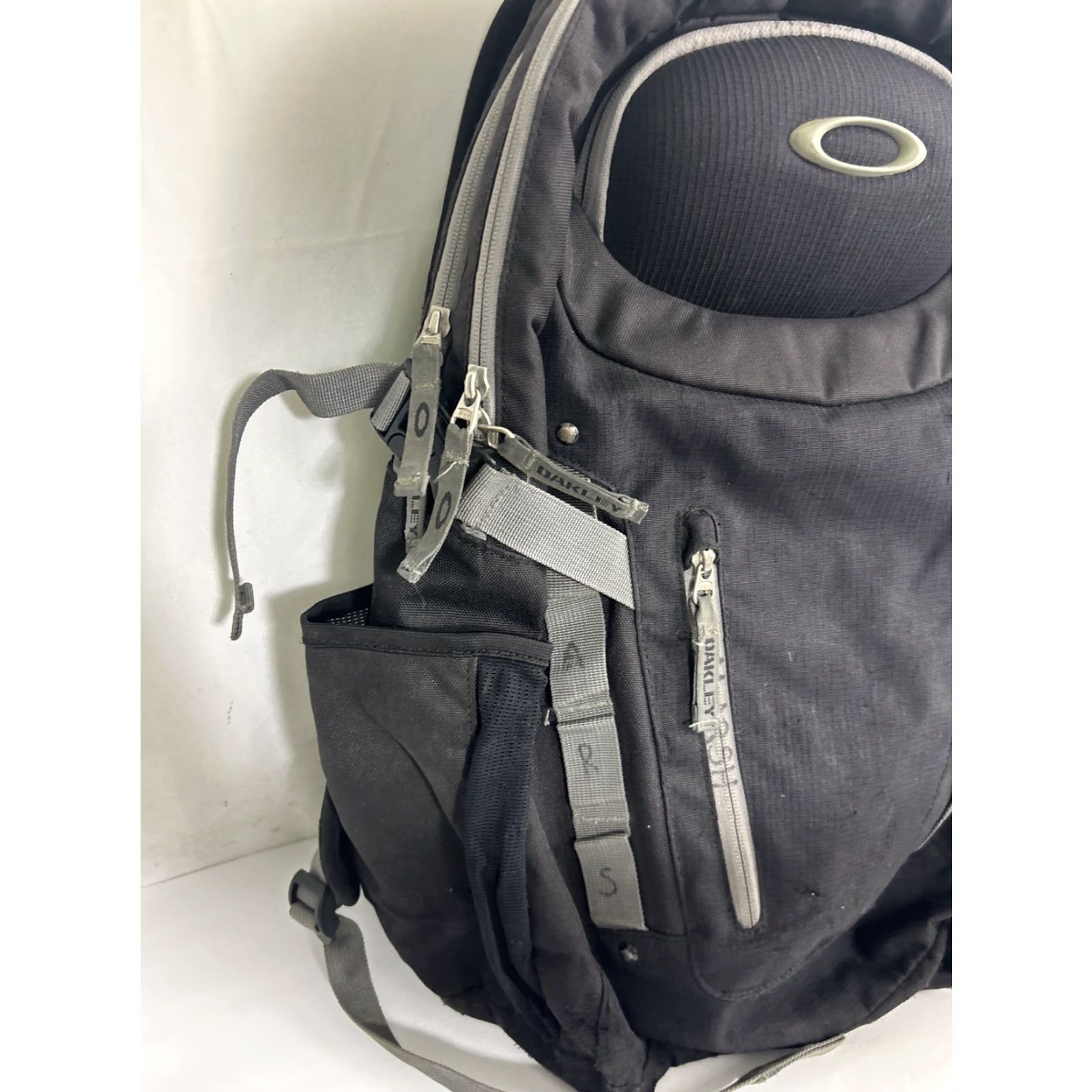 Oakley Oakley Status Backpack Men 18.5x14x6 Black Gray Chess Strap Nylon Padded Inner Pockets Bottle Pocket Adjustable Strap Outdoor School Sports Size ONE SIZE - 5 Thumbnail