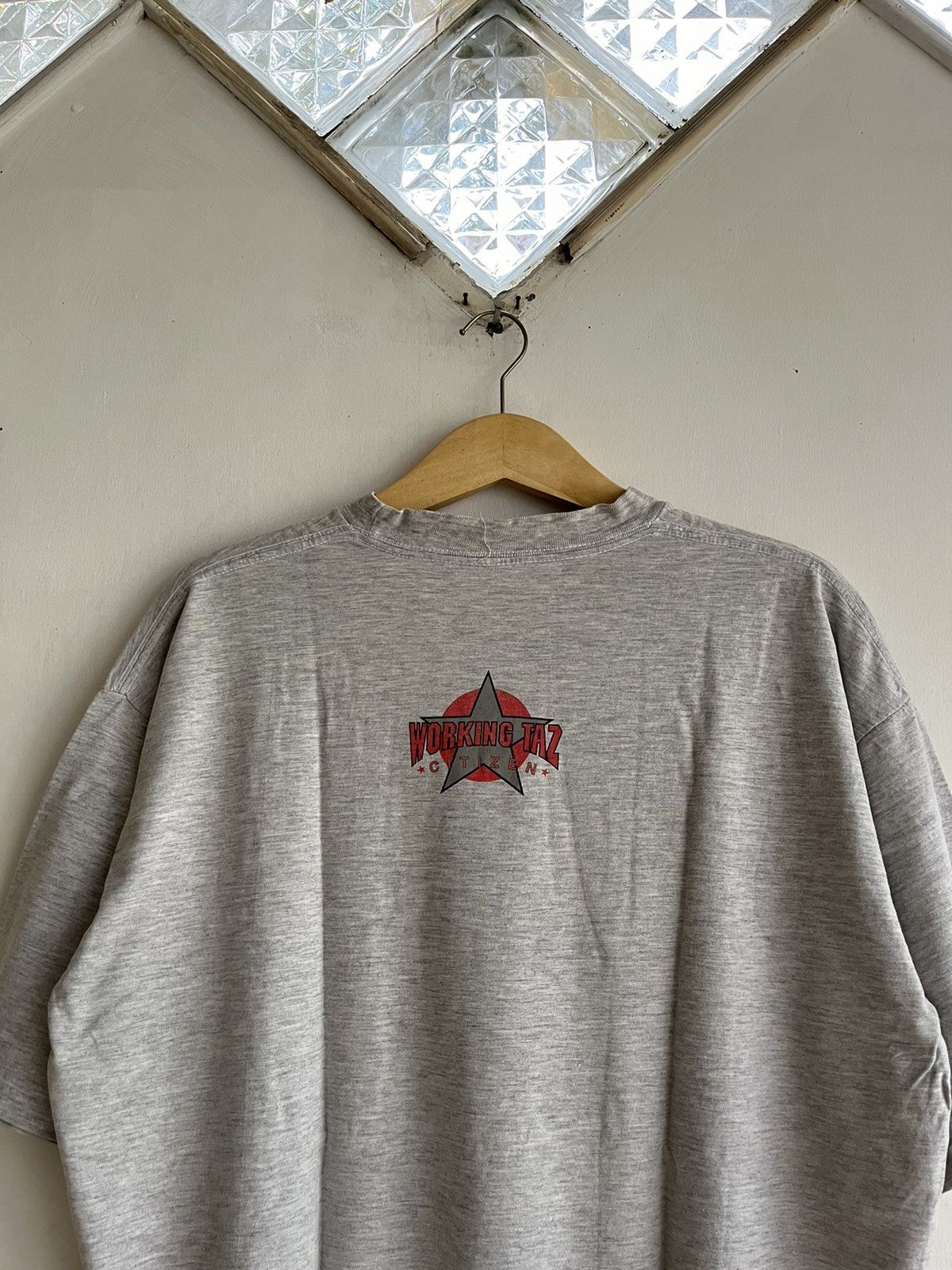Warner Bros SUPER RARE! 1998 TAZMANIA “WORKING TAZ CITIZEN” Size US XL / EU 56 / 4 - 5 Thumbnail