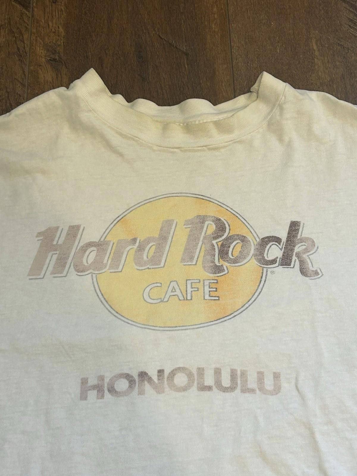 Hard Rock Cafe Vintage 90s Faded Hard Rock Cafe Honolulu Tee Shirt L 21x24 Size L / US 10 / IT 46 - 1 Thumbnail