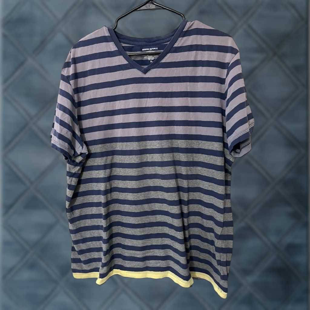 Banana Republic Men’s Banana Republic Fitted Tee Striped V-Neck T-Shirt XL Navy Blue Gray Size US XL / EU 56 / 4 - 1 Thumbnail