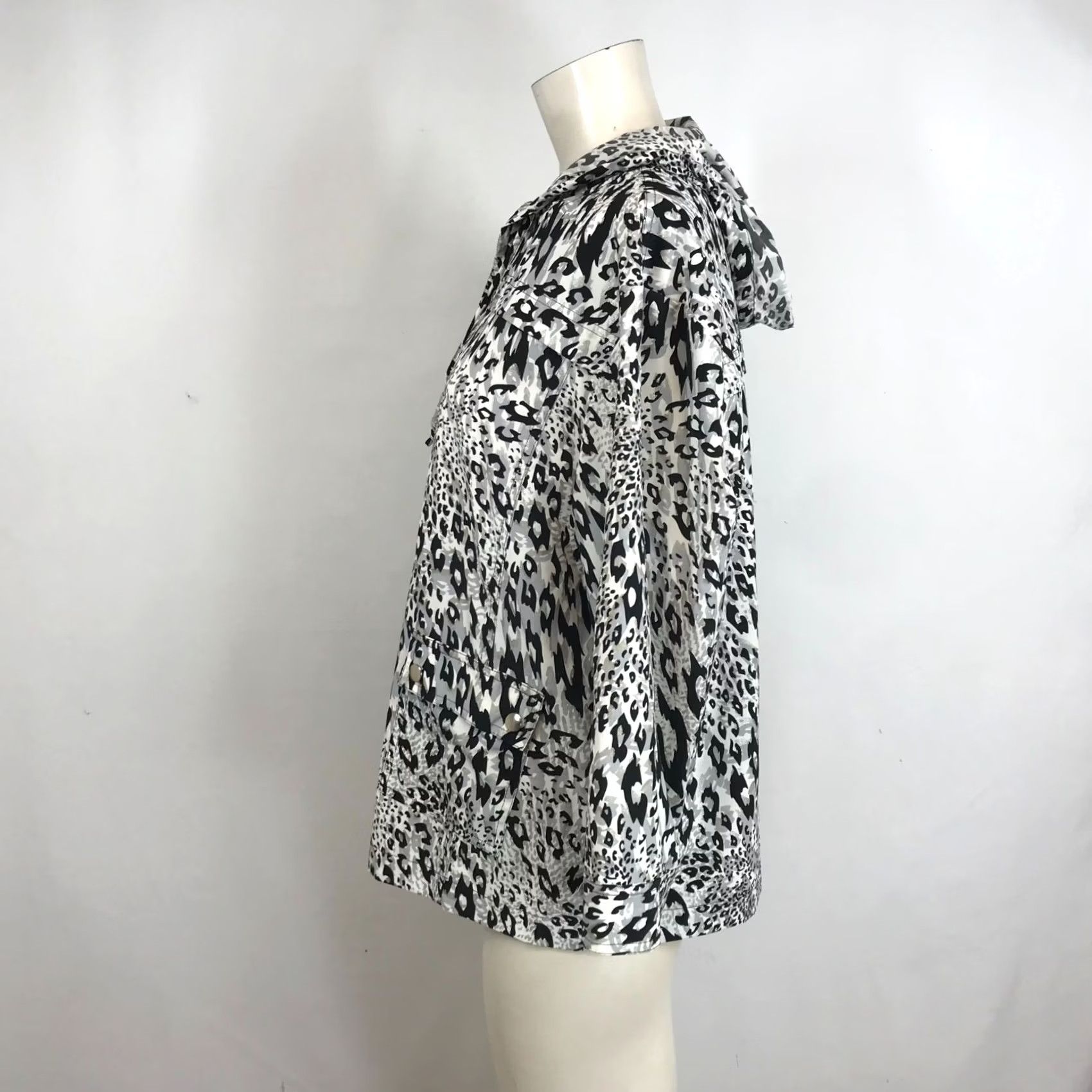 Vintage ZENERGY BY CHICO'S WOMEN'S Jacket Full Zip Animal Print Gray/Black/White Medium 2 Casual Travel Size XS / US 0-2 / IT 36-38 - 6 Thumbnail