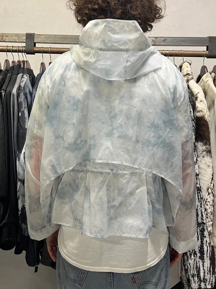 Emporio Armani AW2022 Emporio Armani White & Blue Cloudy Windbreaker Jacket Size US S / EU 44-46 / 1 - 3 Thumbnail
