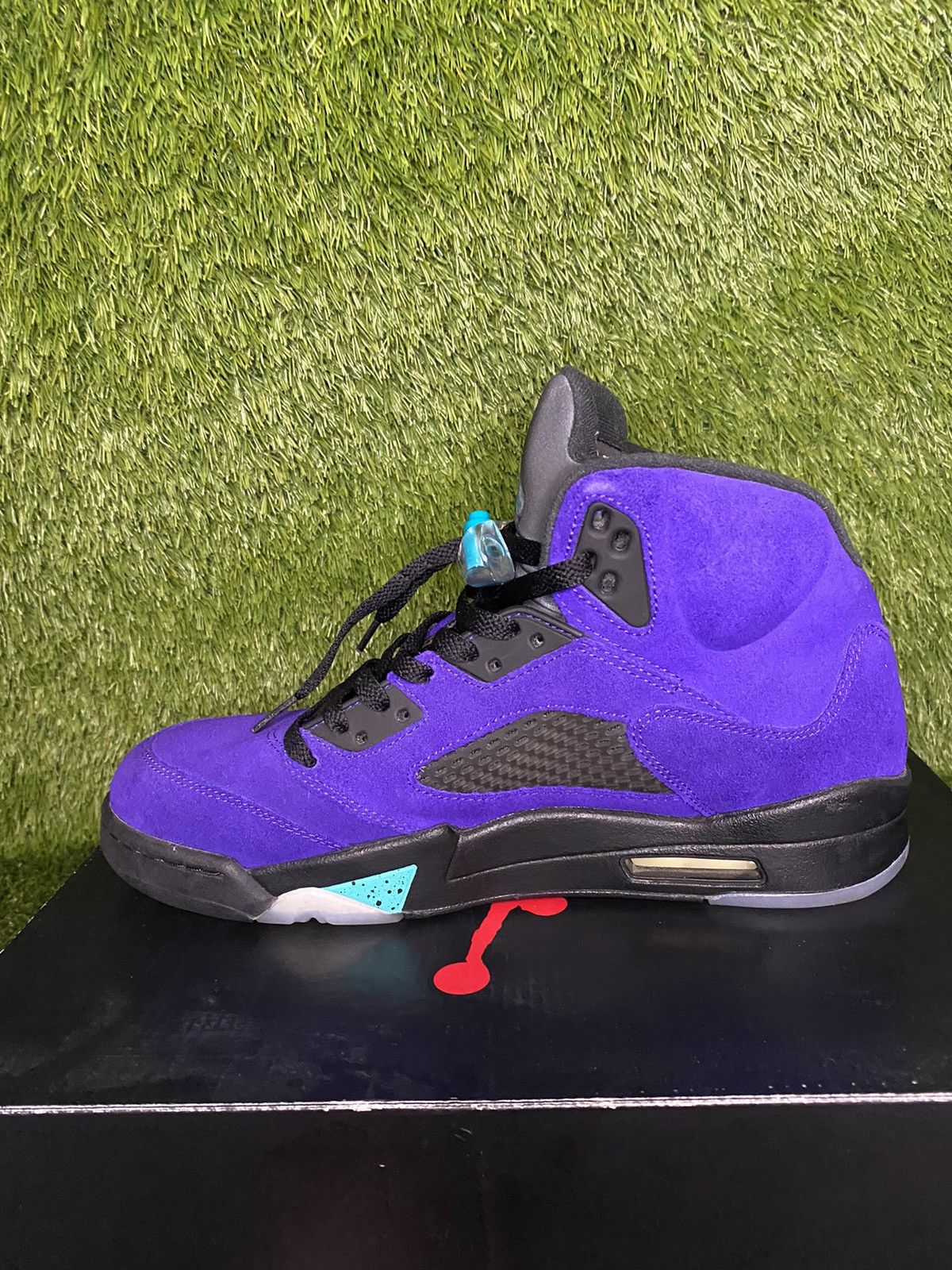 Jordan Brand Jordan 5 Alternate Grape Size US 10 / EU 43 - 5 Thumbnail