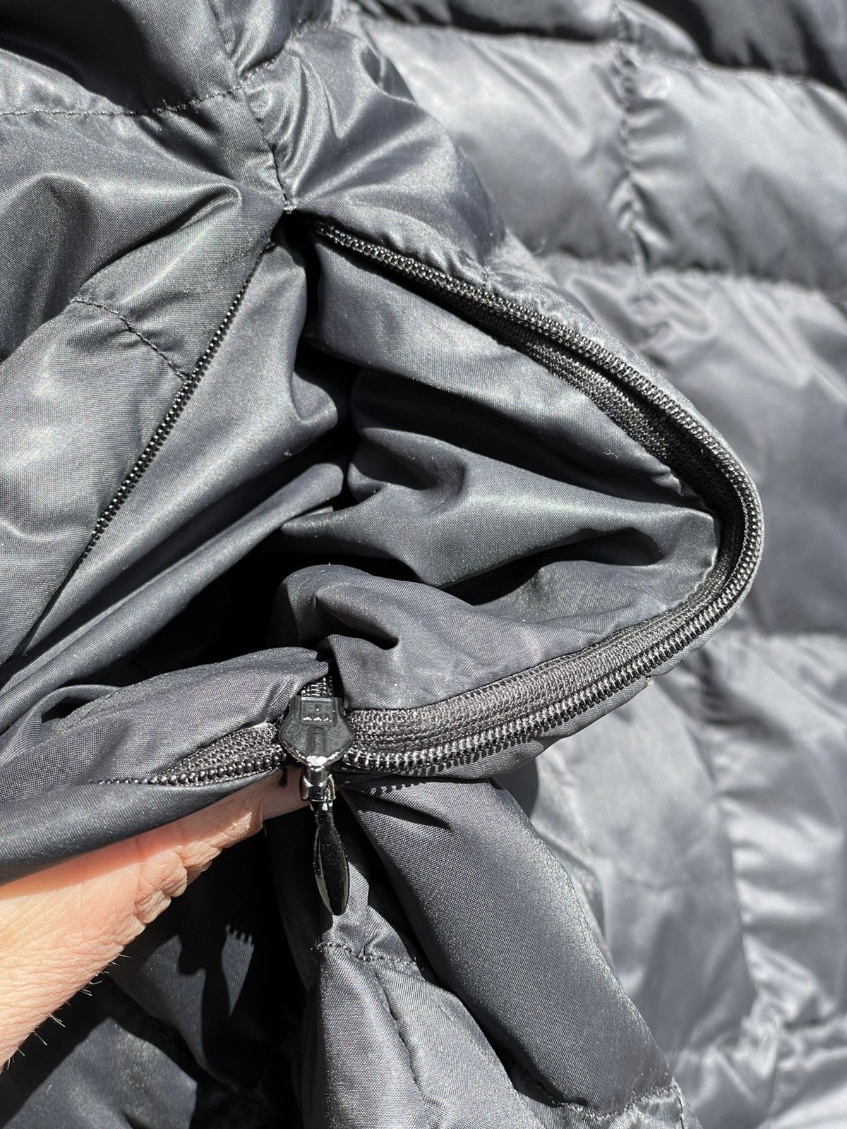 Moncler Vintage MONCLER Women’s Long Quilted Down Jacket Black Size M / US 6-8 / IT 42-44 - 7 Thumbnail