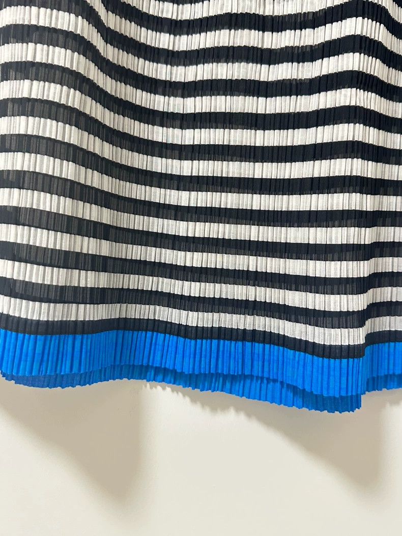 Issey Miyake Issey Miyake size:M Black and white striped skirt Size 22" - 3 Thumbnail