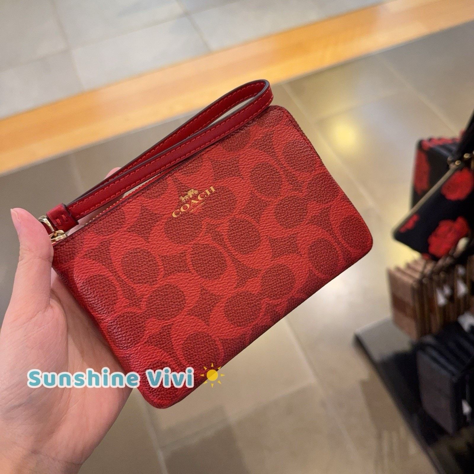 Coach NWT Coach CAQ75 Corner Zip Wristlet In Gold/Bold Red Size ONE SIZE - 1 Thumbnail