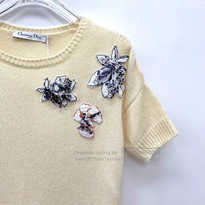 Dior Dior Beige floral studded beads design cashmere round-neck Size XS / US 0-2 / IT 36-38 - 3 Thumbnail