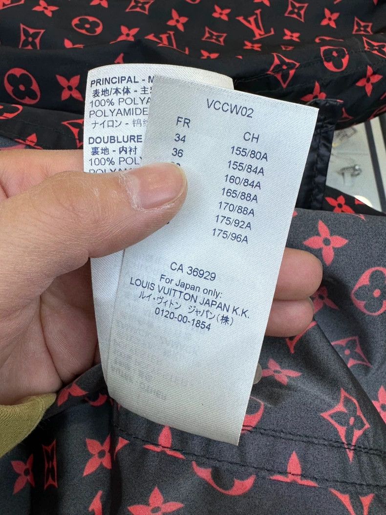 Louis Vuitton Louis Vuitton size 38 Full Logo Waterproof Parka Jacket 25 Size US M / EU 48-50 / 2 - 6 Thumbnail