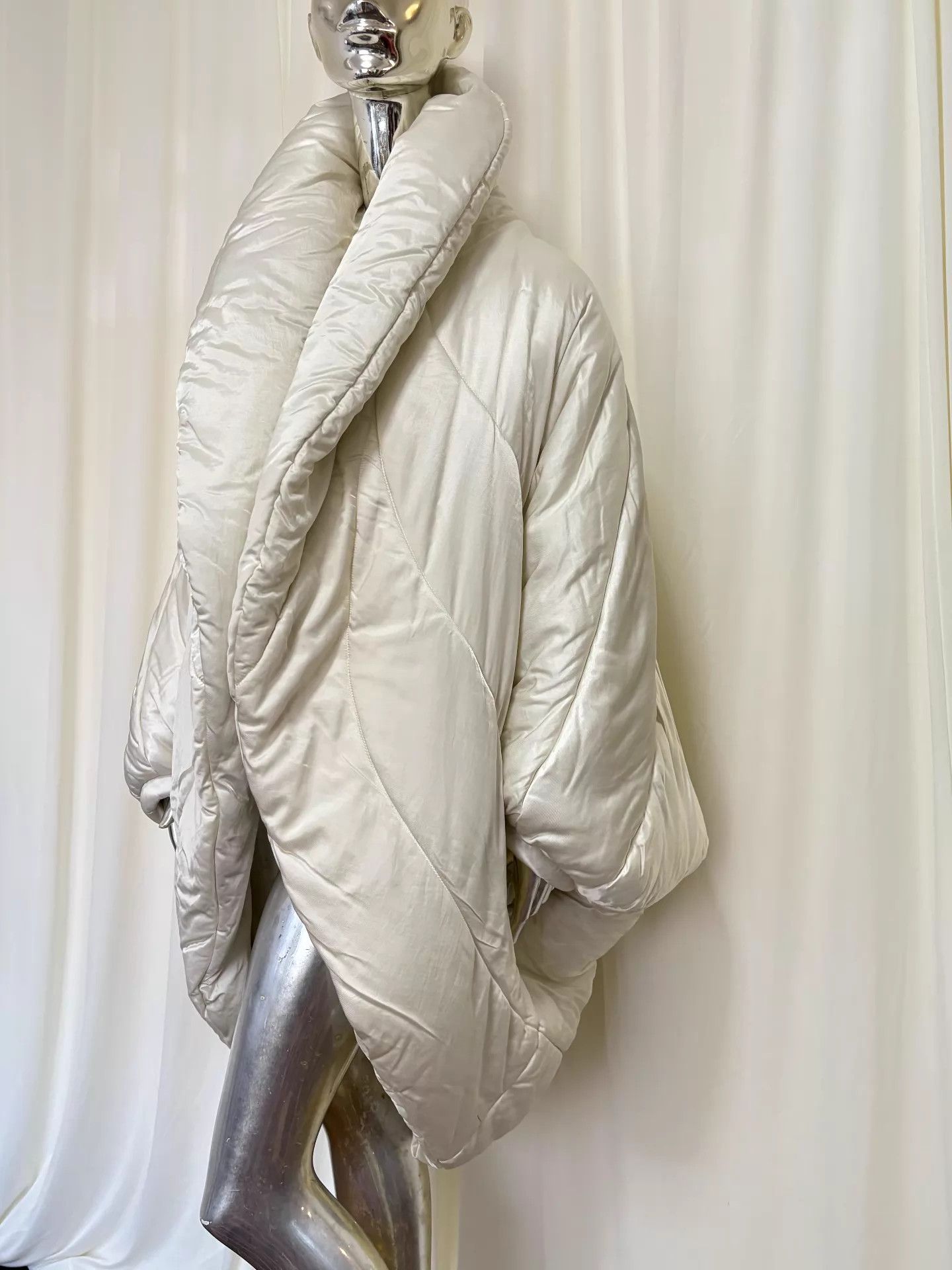 Dries Van Noten DVN Rare Ivory Shiny Batwing Cocoon Cotton Coat S Size S / US 4 / IT 40 - 5 Thumbnail