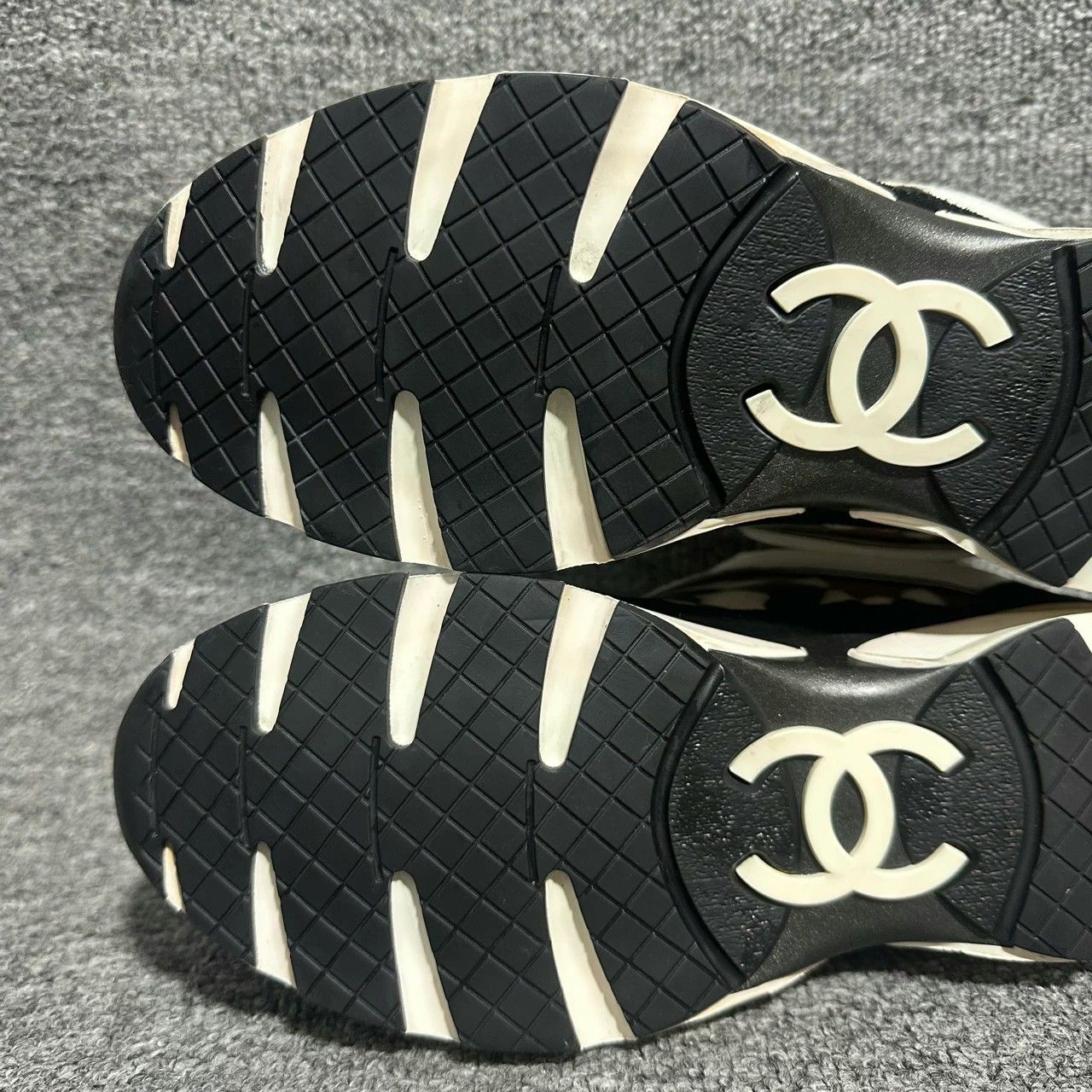 Chanel Chanel graffiti sneakers Size US 8 / IT 38 - 8 Thumbnail