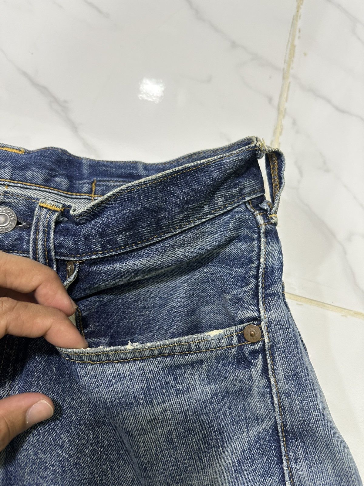 Levi's Vintage Big e pek 201 lvc buckle back 90s Size US 30 / EU 46 - 9 Thumbnail