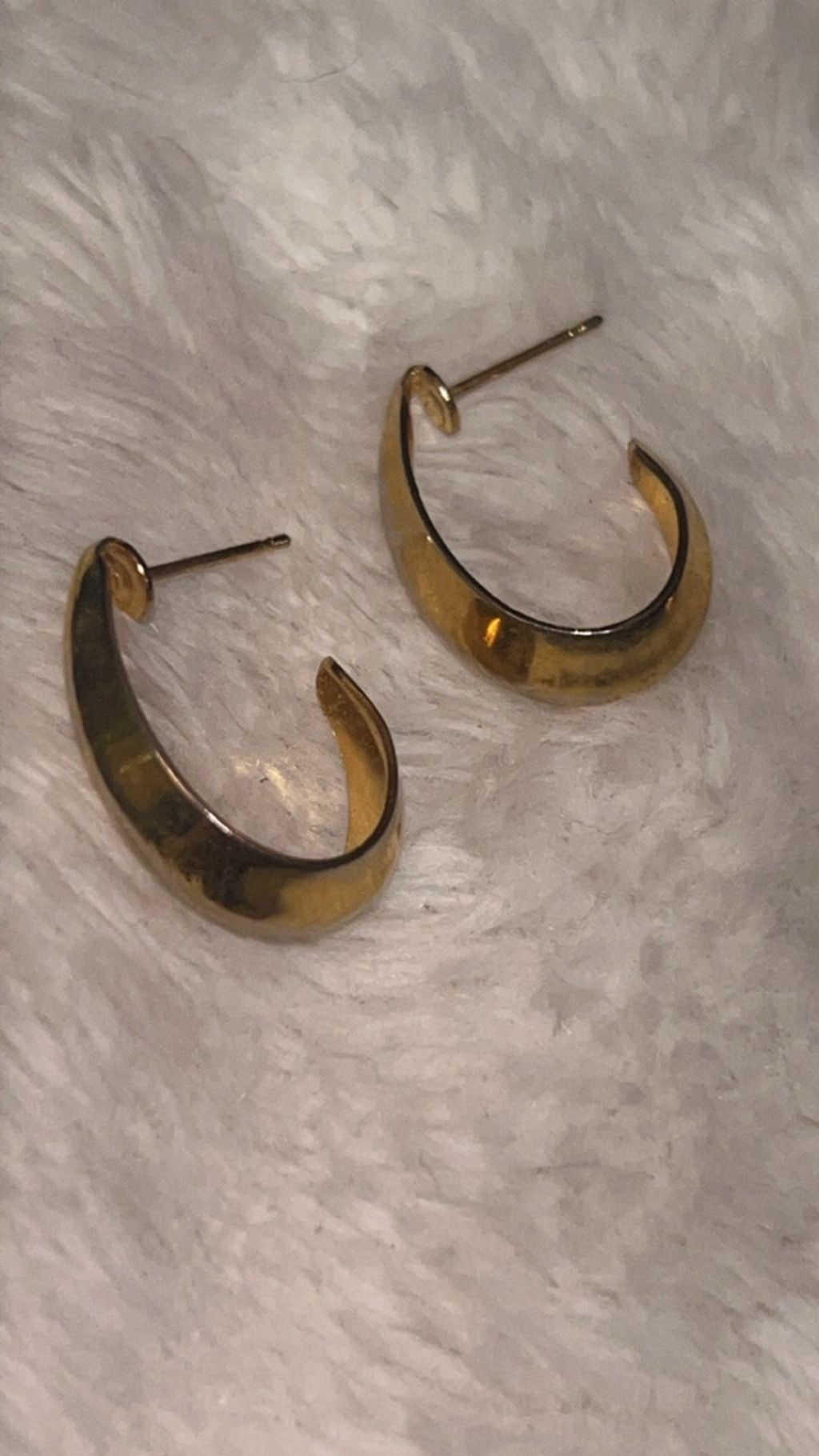 The Unbranded Brand Women's Unbranded Gold Tone Hoop Earrings One Size Size ONE SIZE - 1 Thumbnail