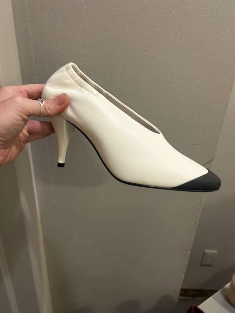 Chanel os11x0426 Pumps in White Size US 7 / IT 37 - 1 Preview