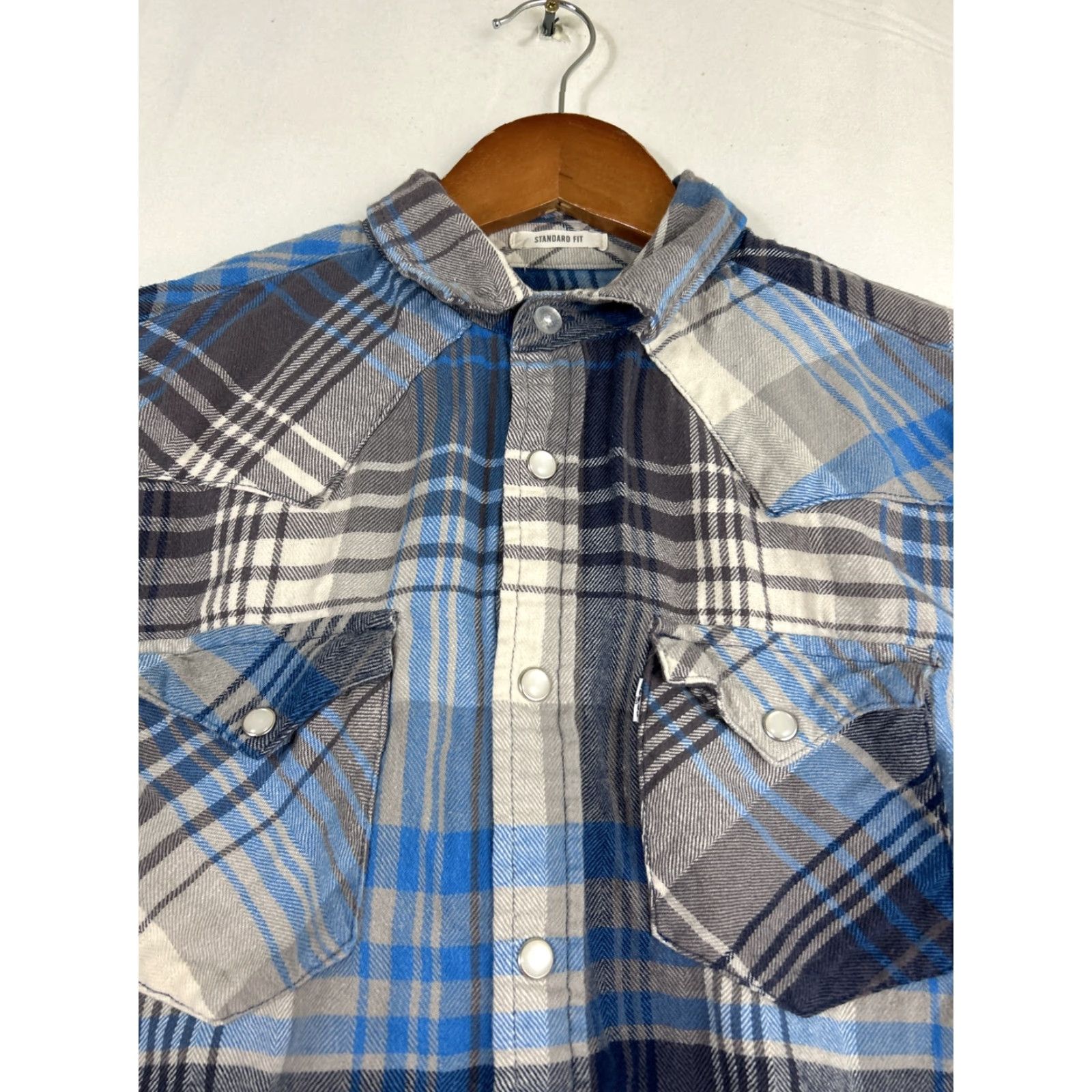 Levi's VINTAGE Levis Shirt Plaid Long Sleeve Pearl Snap Button-Up Gray Blue Mens S Short Details: Chest 21", Length 26", Sleeves 20" Size US S / EU 44-46 / 1 - 5 Thumbnail
