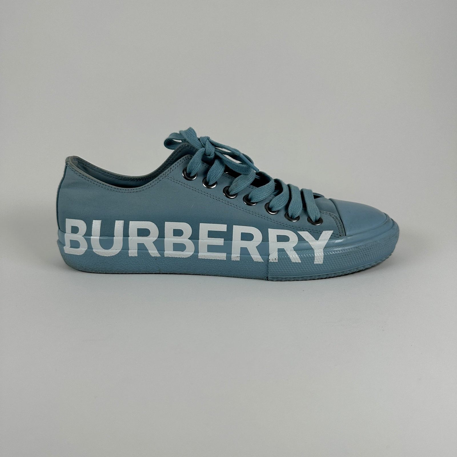 Burberry Burberry Baby Blue Side Logo Low-Top Sneaker Size 8 Size US 8 / EU 41 - 1 Thumbnail