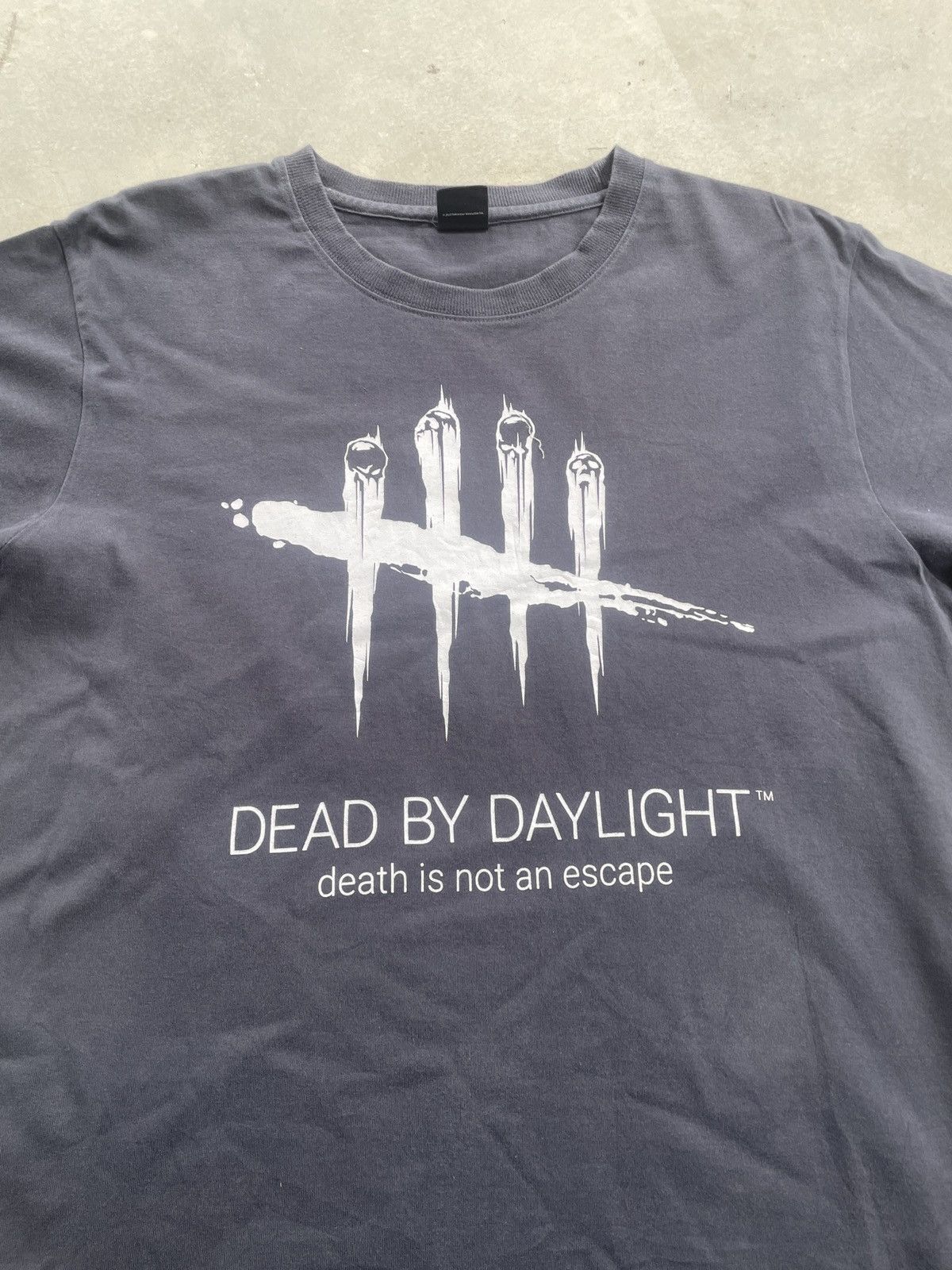 The Game DEAD BY DAYLIGHT SURVIVAL HORROR GAME PROMO TEE Size US L / EU 52-54 / 3 - 2 Thumbnail