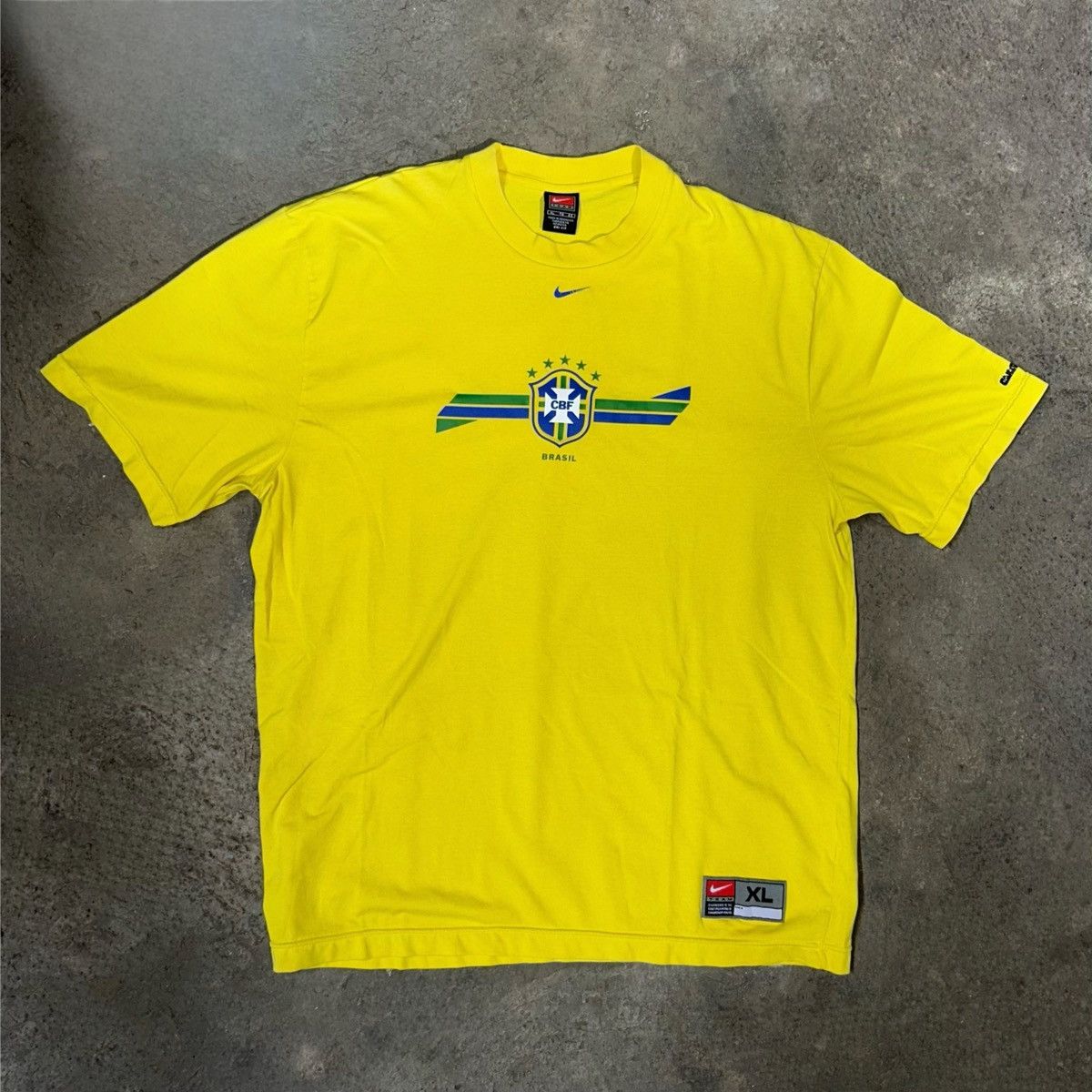 Nike × Vintage 2000s Nike Team Brasil Crest Tee Size US XL / EU 56 / 4 - 1 Thumbnail