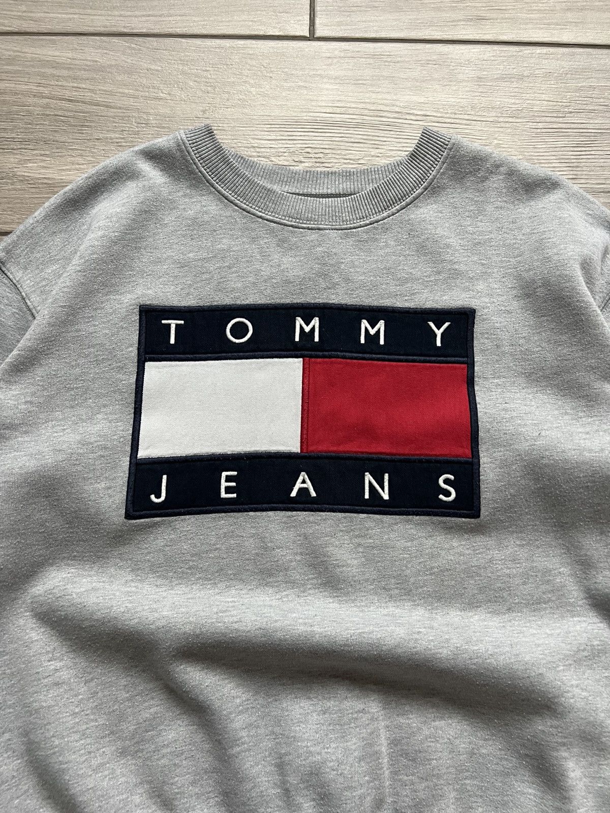 Tommy Hilfiger × Vintage Vintage Tommy Hilfiger Sweatshirt Big Logo Y2K 90s Size US M / EU 48-50 / 2 - 5 Thumbnail