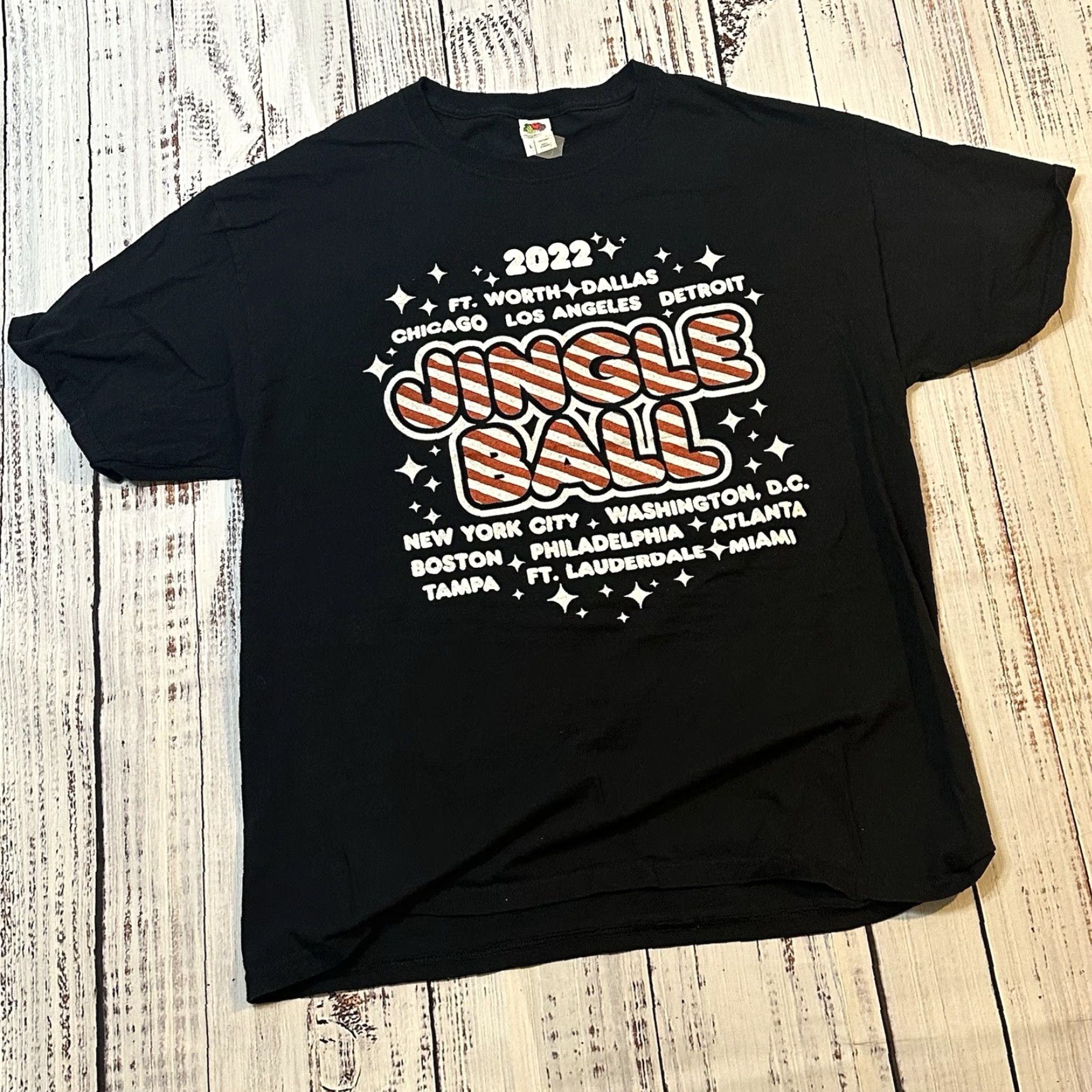 Fruit Of The Loom Lizzo Khalid Pitbull Backstreet Boys Demi Lovato Jingle Ball Concert Tee Mens L Multicolor T-Shirt Christmas Music USA 2022 Event Ball Size US L / EU 52-54 / 3 - 2 Thumbnail
