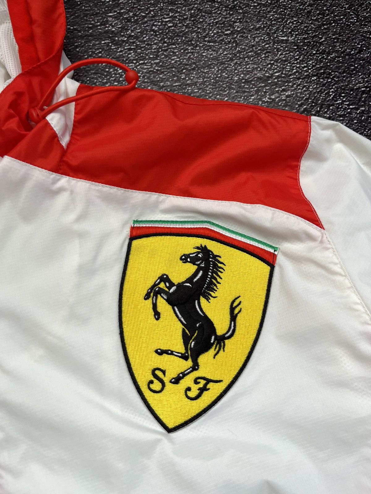 Puma Rare Puma Ferrari Racing Hooded Light Jacket White Size XL Size US XL / EU 56 / 4 - 7 Thumbnail