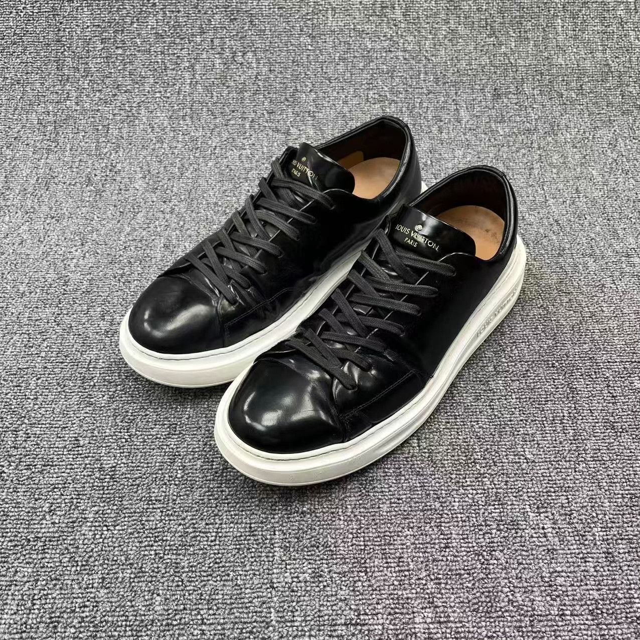 Louis Vuitton louis vuitton beverly hills black sneakers Size US 9 / EU 42 - 1 Thumbnail