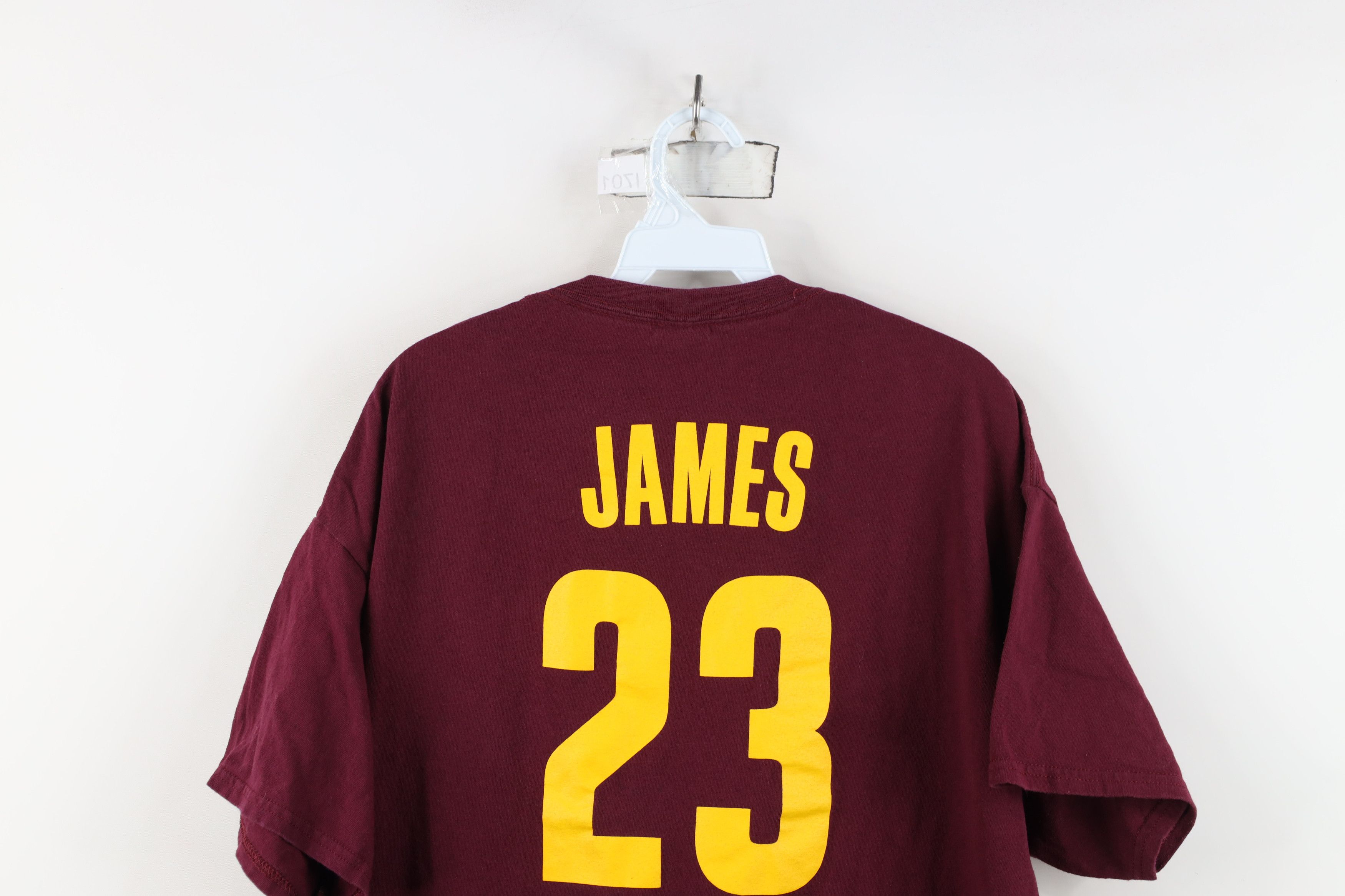 Vintage Vintage James Cleveland Cavaliers Basketball Jersey T-Shirt Size US XL / EU 56 / 4 - 12 Thumbnail