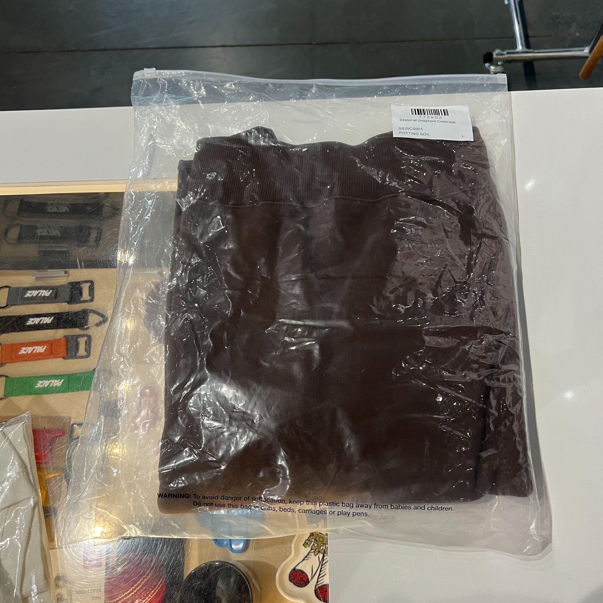 Aime Leon Dore Aimé Leon Dore Unisphere Crewneck Brown • L Size US L / EU 52-54 / 3 - 3 Thumbnail