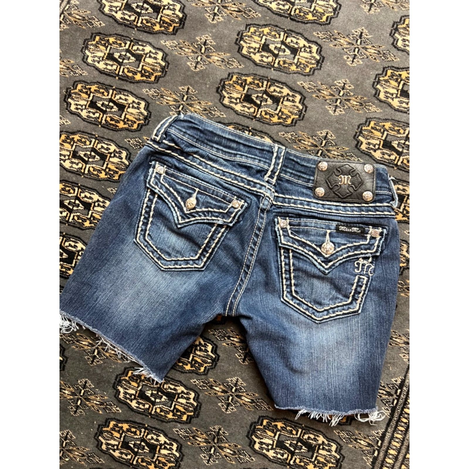 Miss Me Miss Me Cut-Off Jean Shorts Size 26 Embroidered Embellished Blue Womens Regular Cotton Blend Size 26" / US 2 / IT 38 - 2 Thumbnail