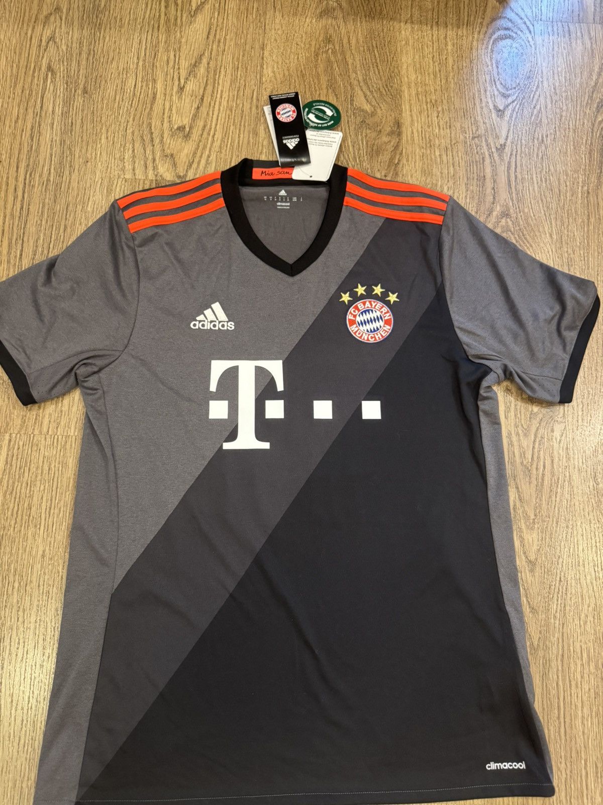 Adidas BAYERN MUNICH 2016 2017 AWAY FOOTBALL SHIRT ADIDAS SIZE M Size US M / EU 48-50 / 2 - 1 Thumbnail