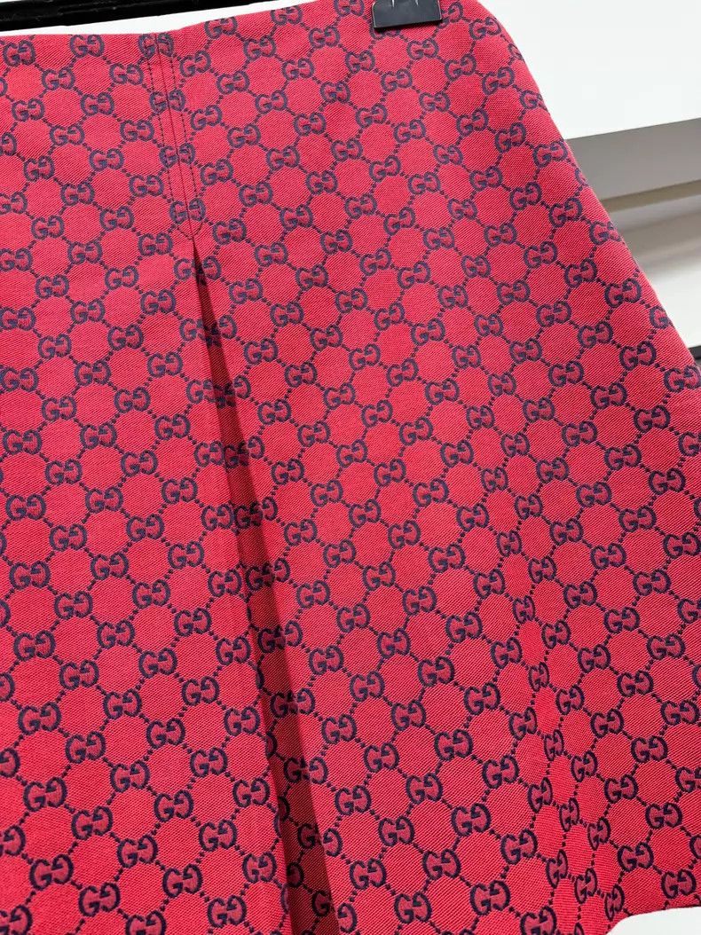 Gucci Gucci Red full logo skirt Size 26" / US 2 / IT 38 - 2 Thumbnail